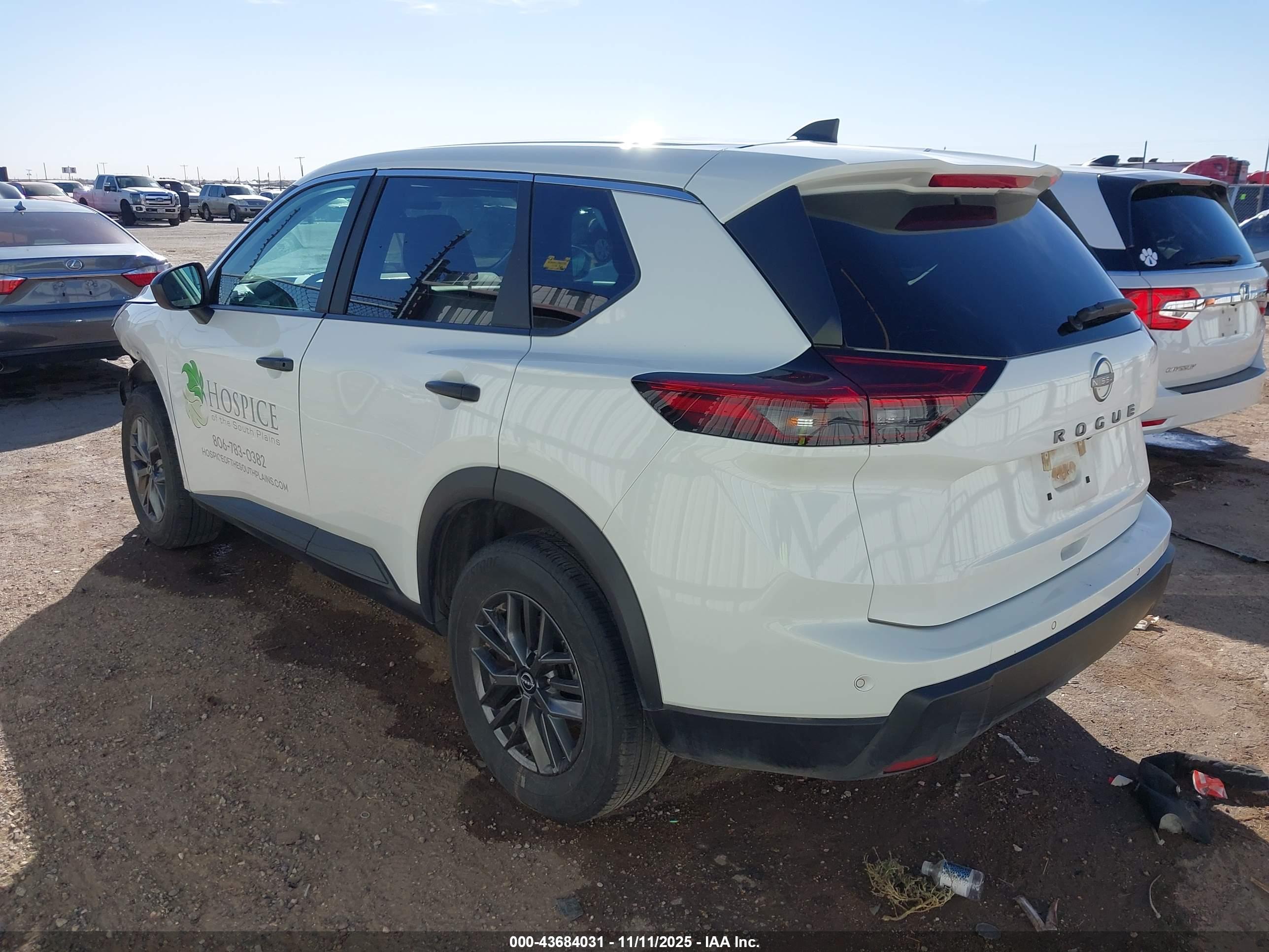 NISSAN ROGUE image 3