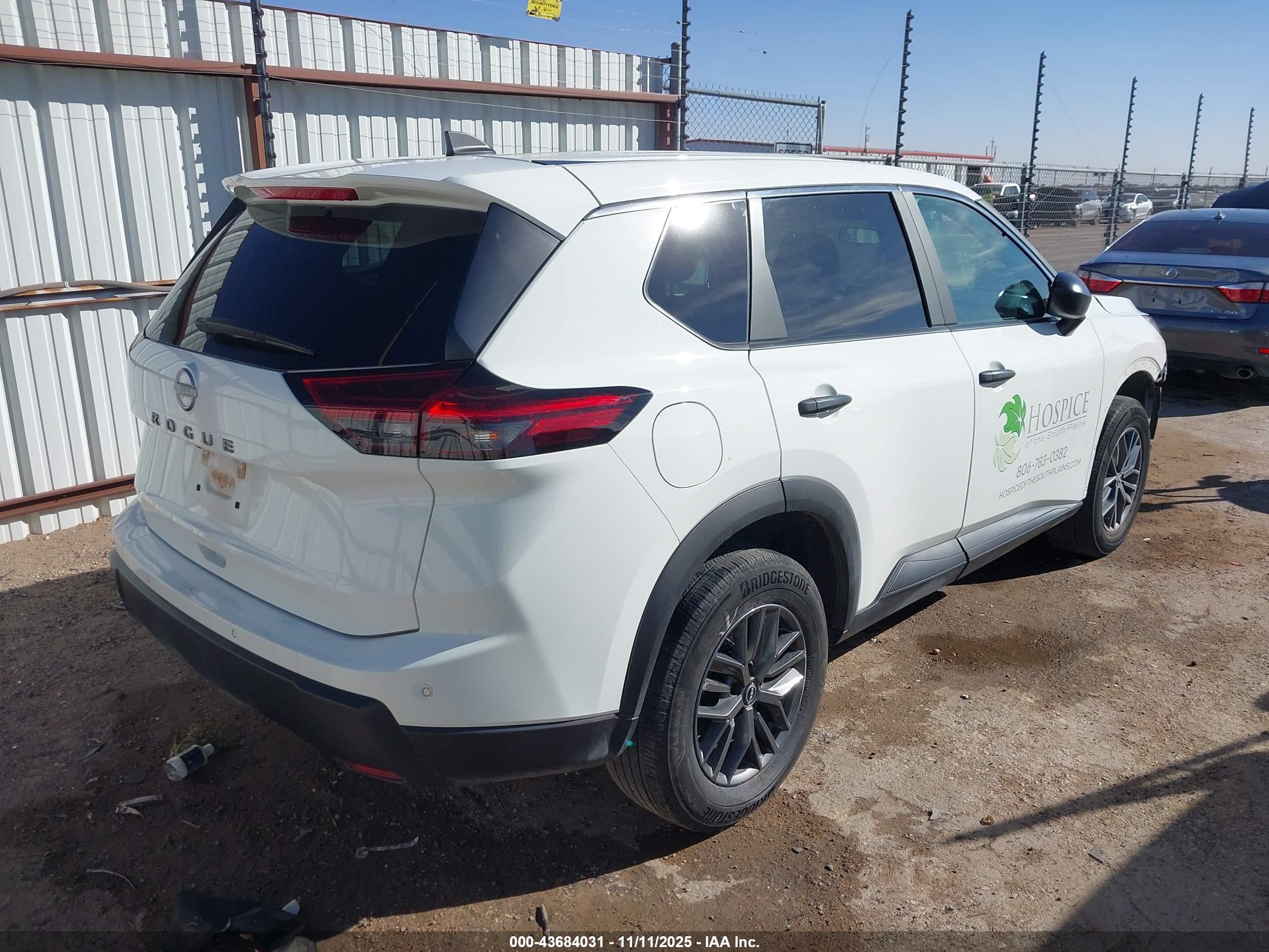 NISSAN ROGUE image 4