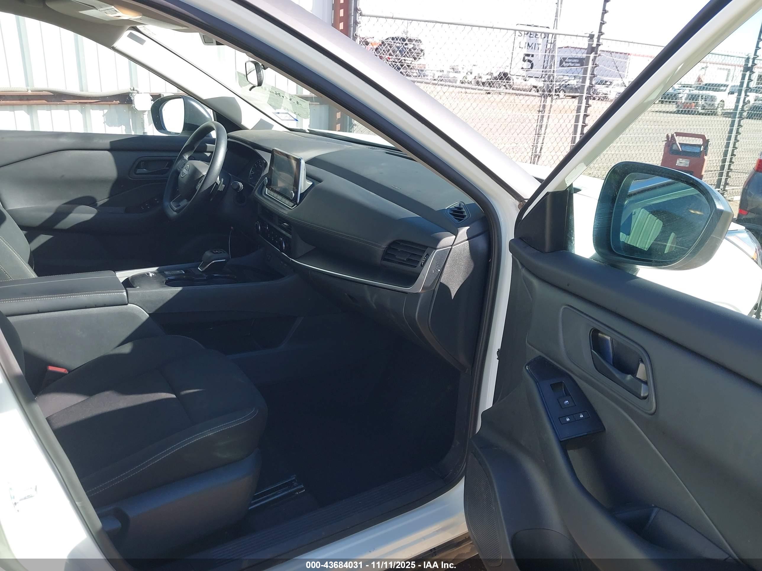 NISSAN ROGUE image 5
