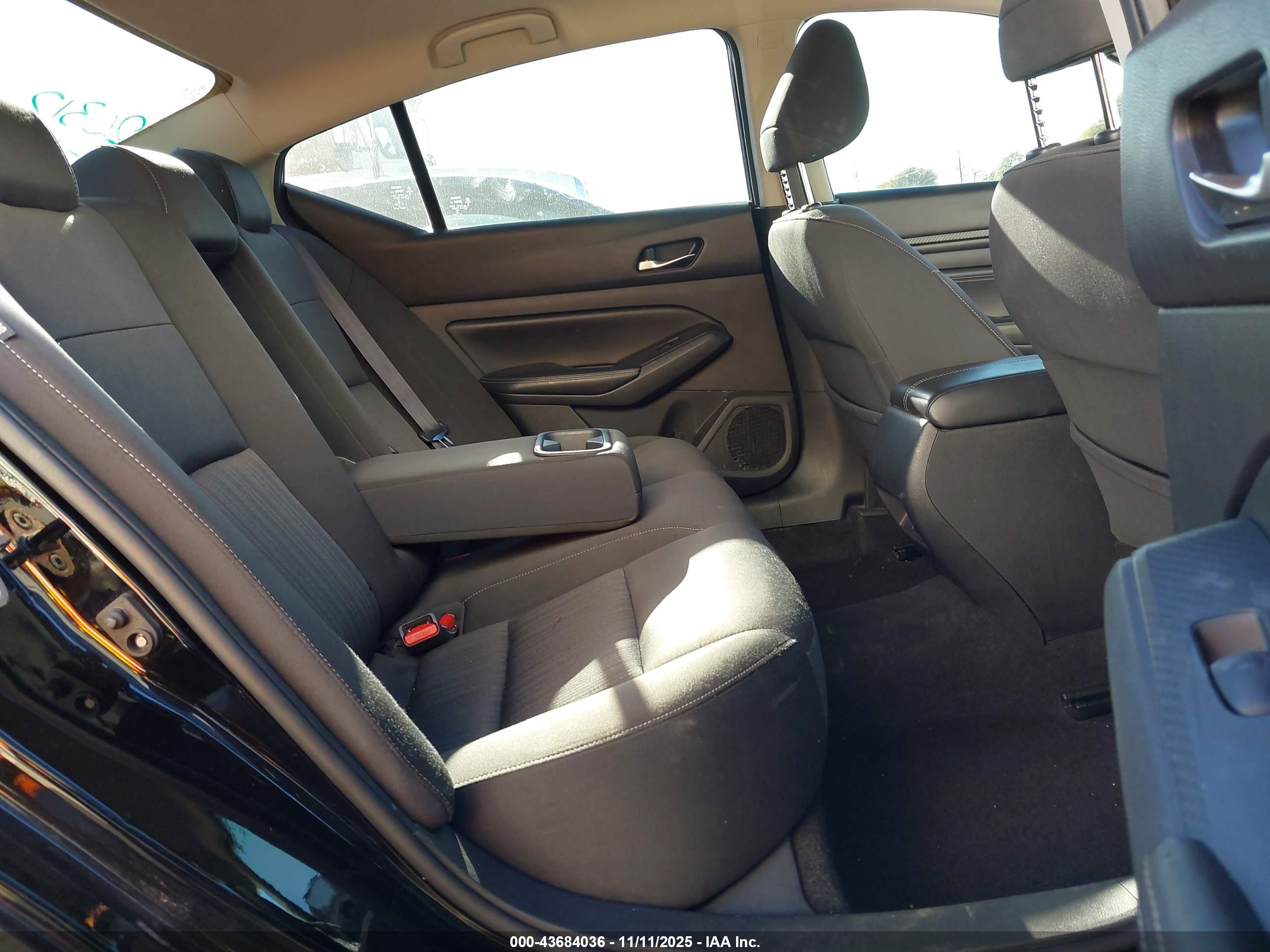 NISSAN ALTIMA image 8