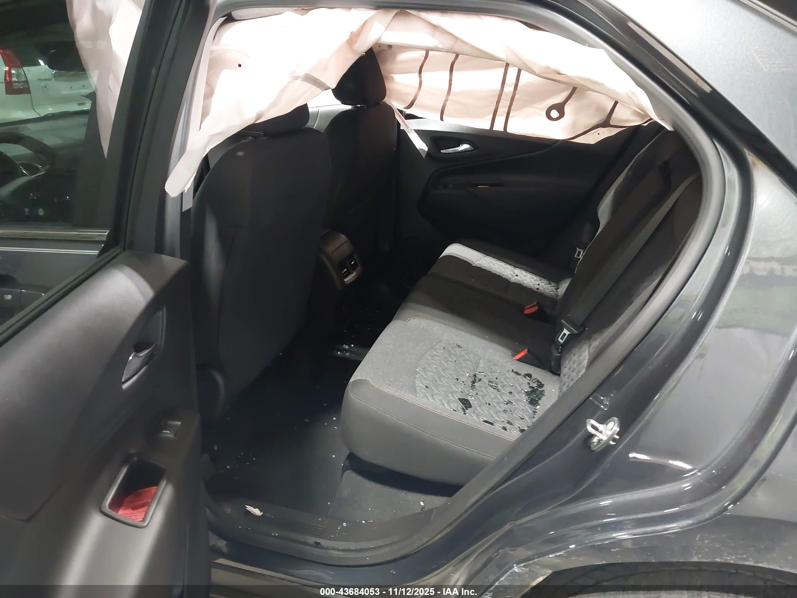 CHEVROLET EQUINOX image 8