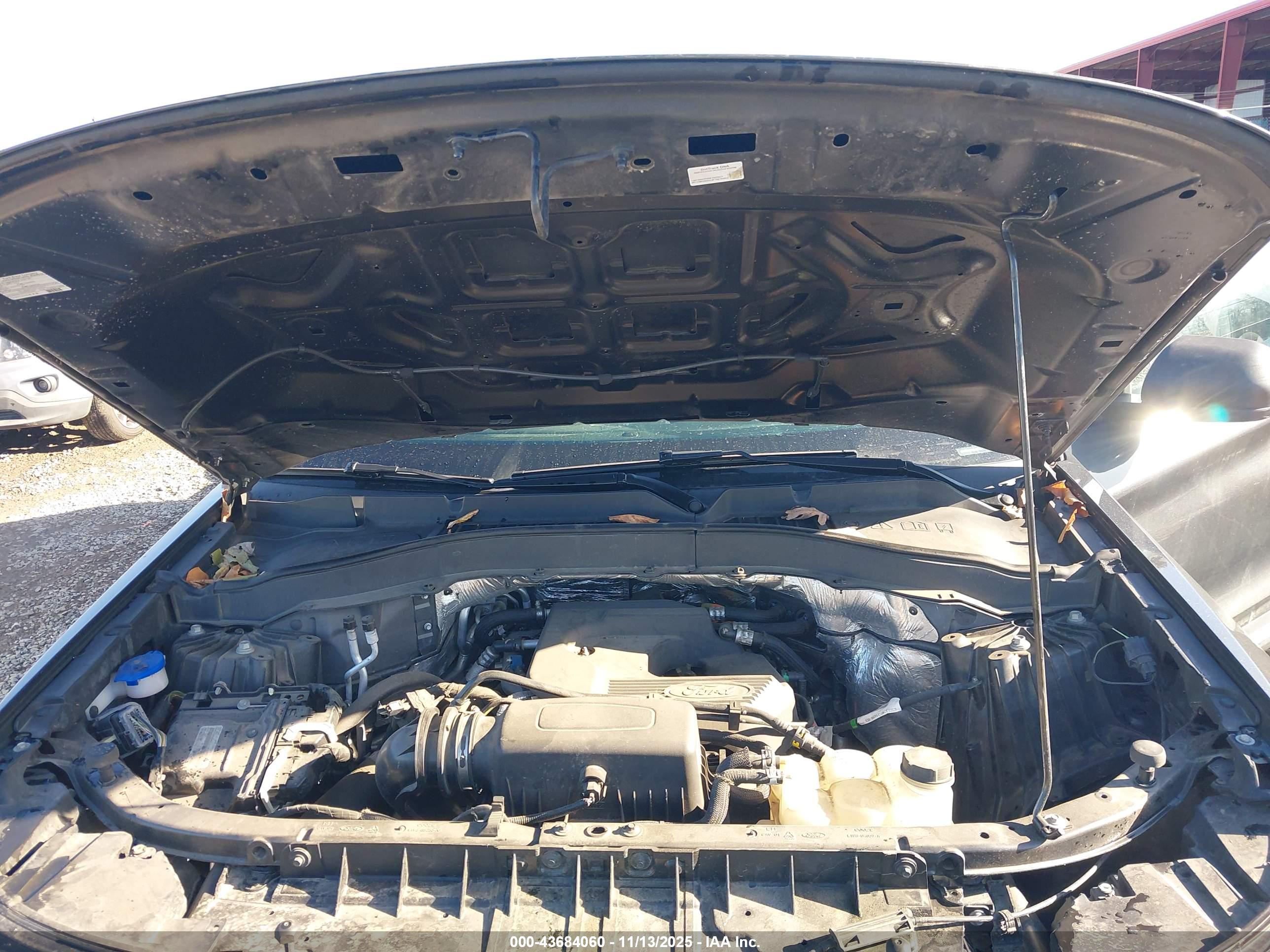 FORD EXPLORER image 10