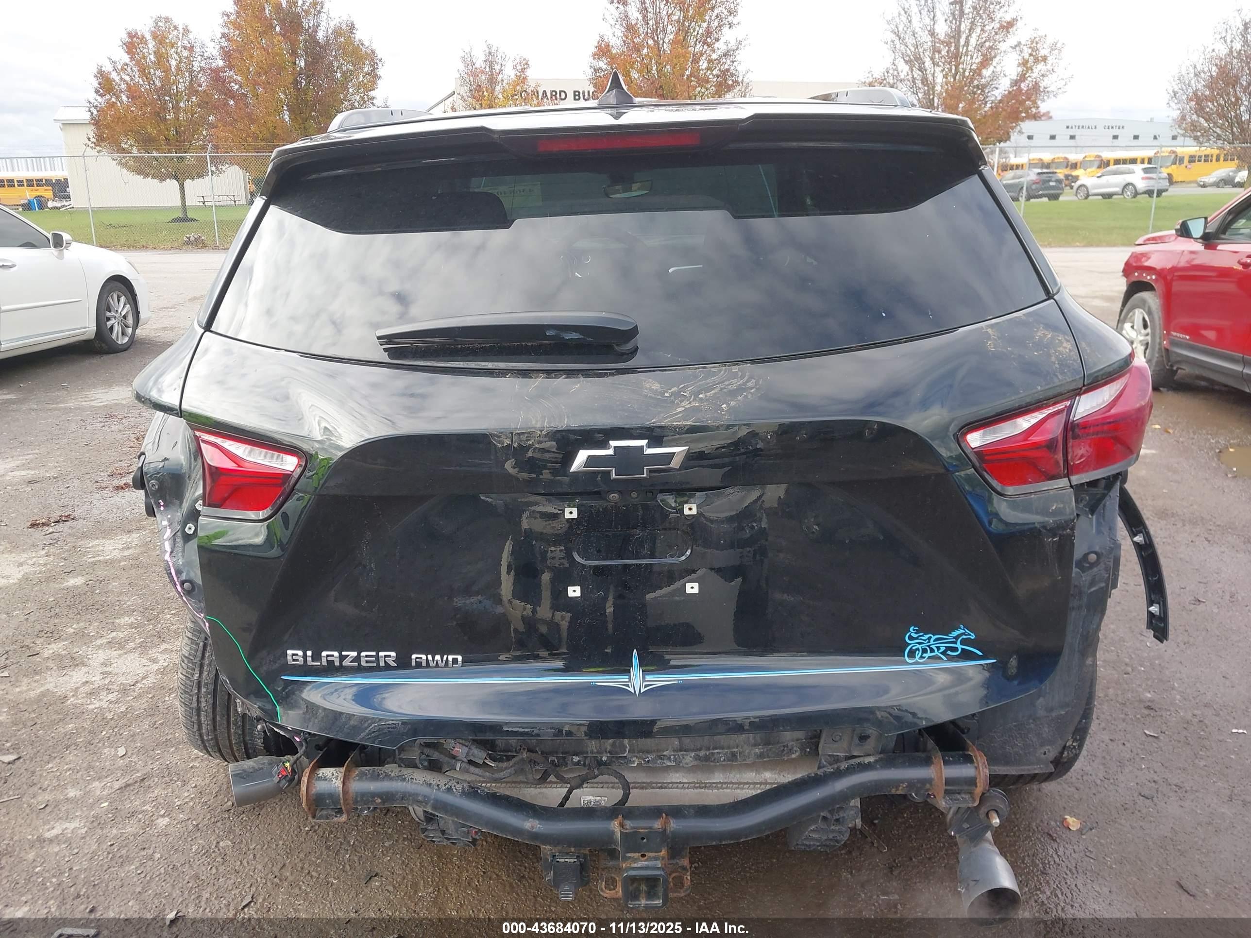 CHEVROLET BLAZER image 6