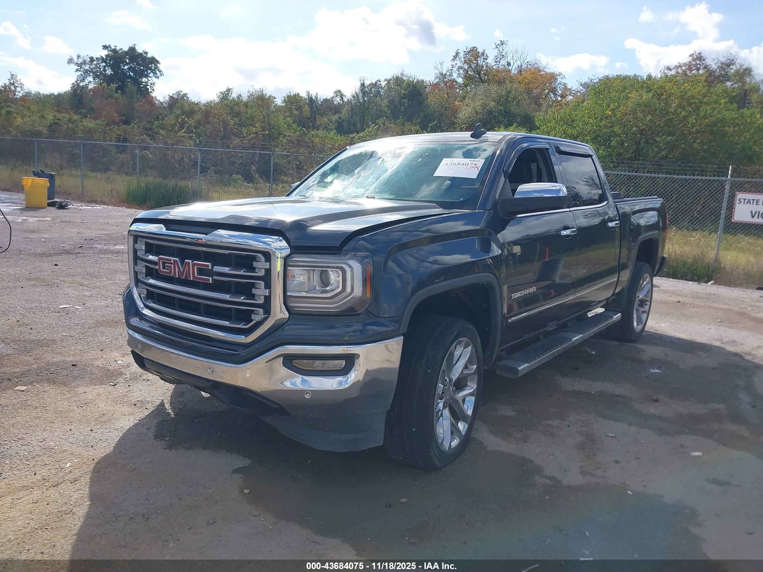 GMC SIERRA image 2