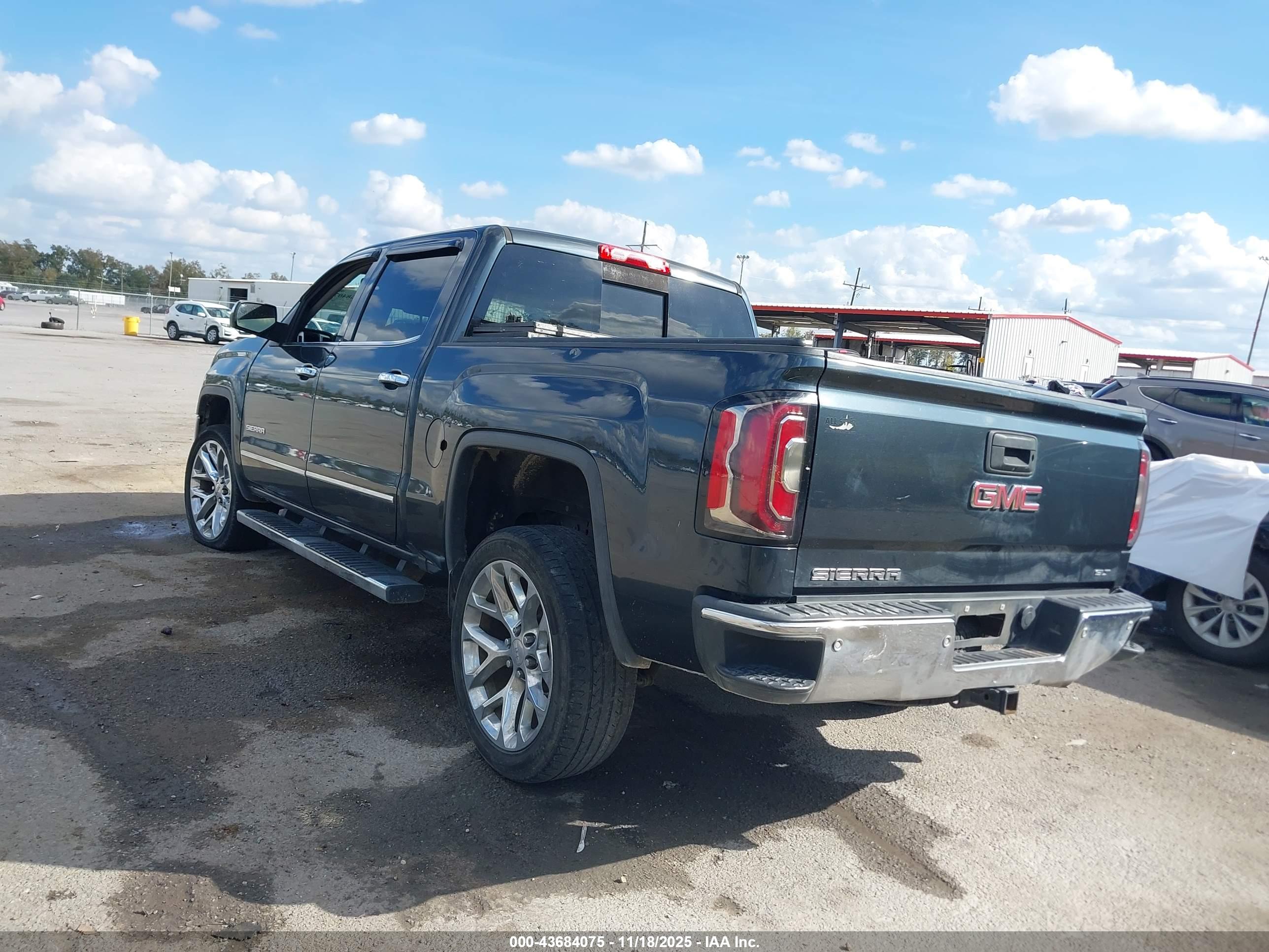 GMC SIERRA image 3