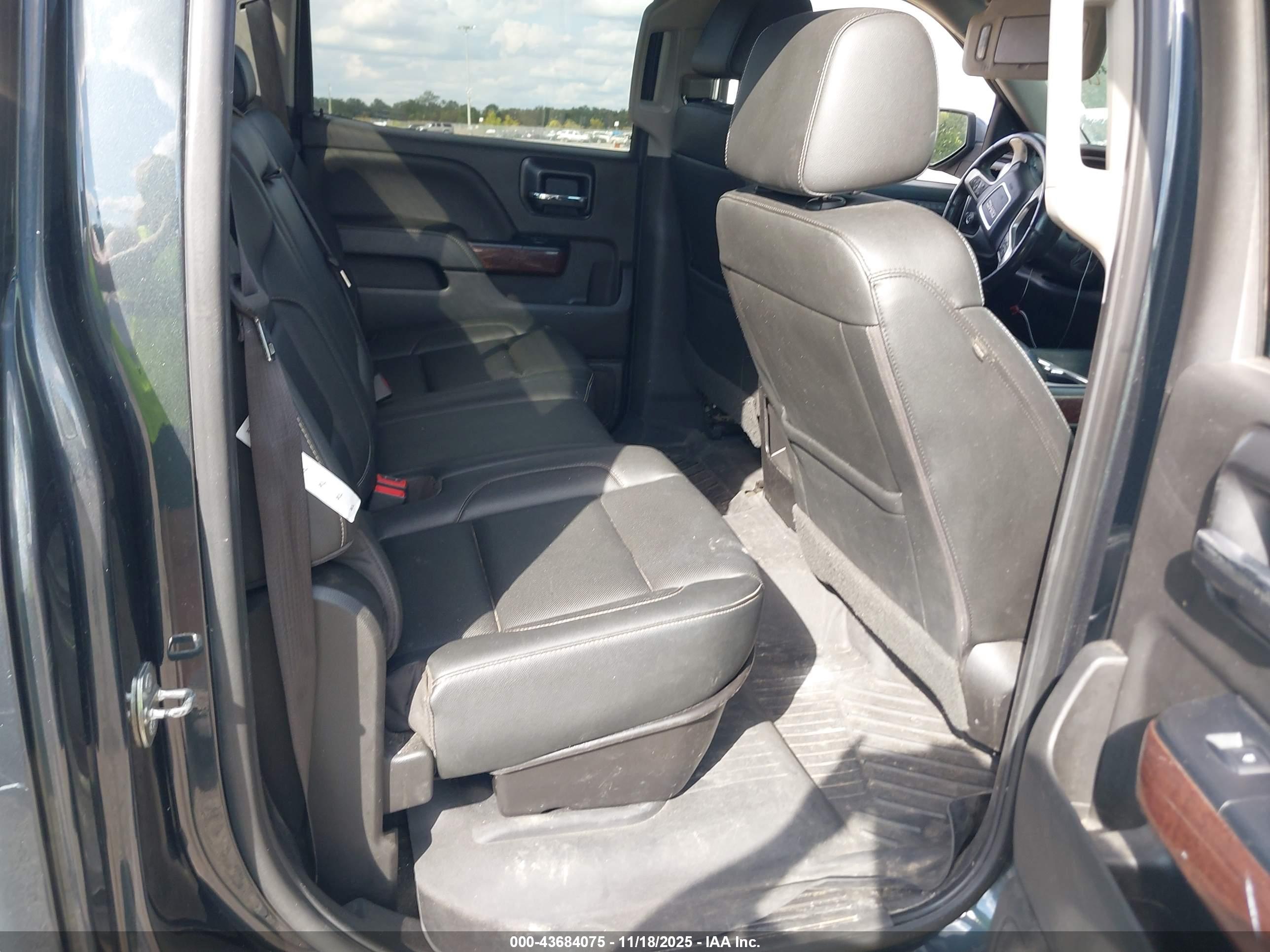 GMC SIERRA image 8