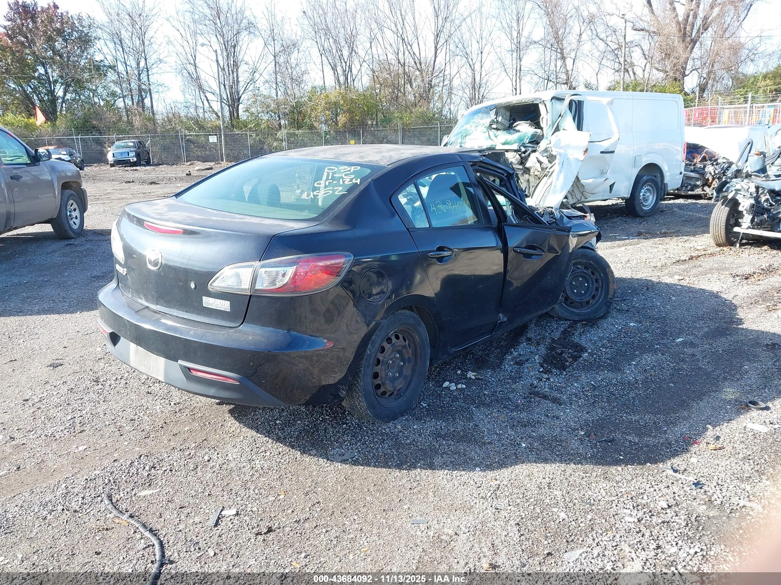 MAZDA MAZDA3 image 4