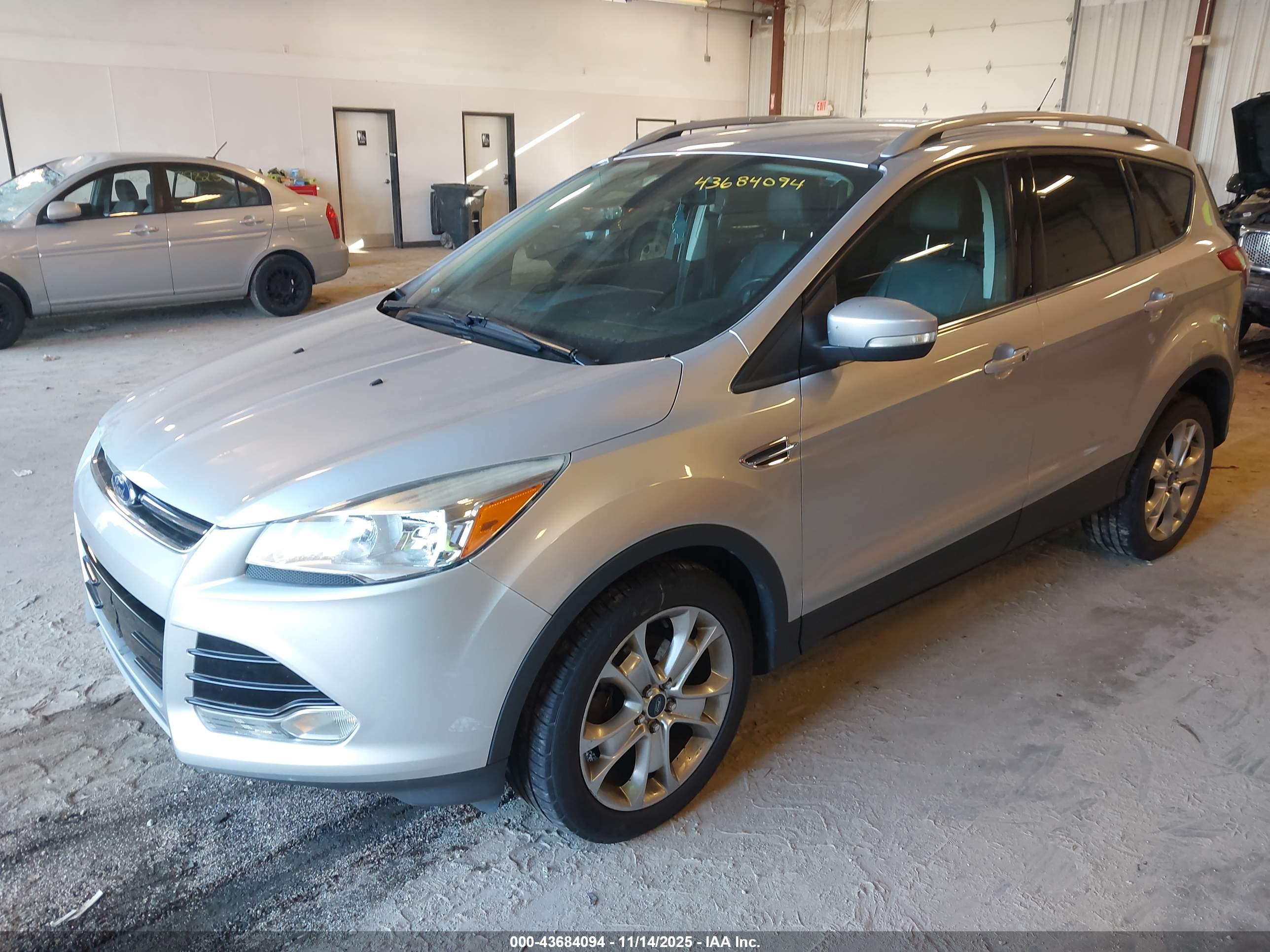 FORD ESCAPE image 2