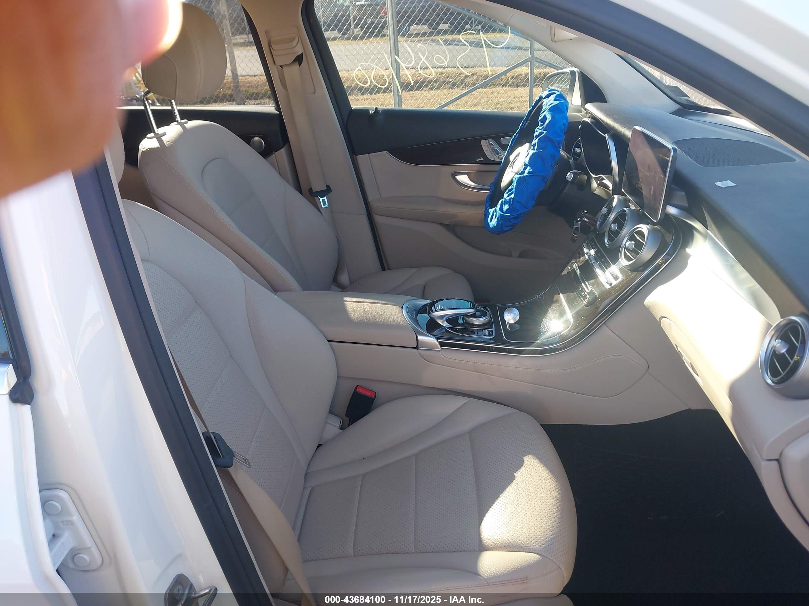 MERCEDES-BENZ GLC image 5