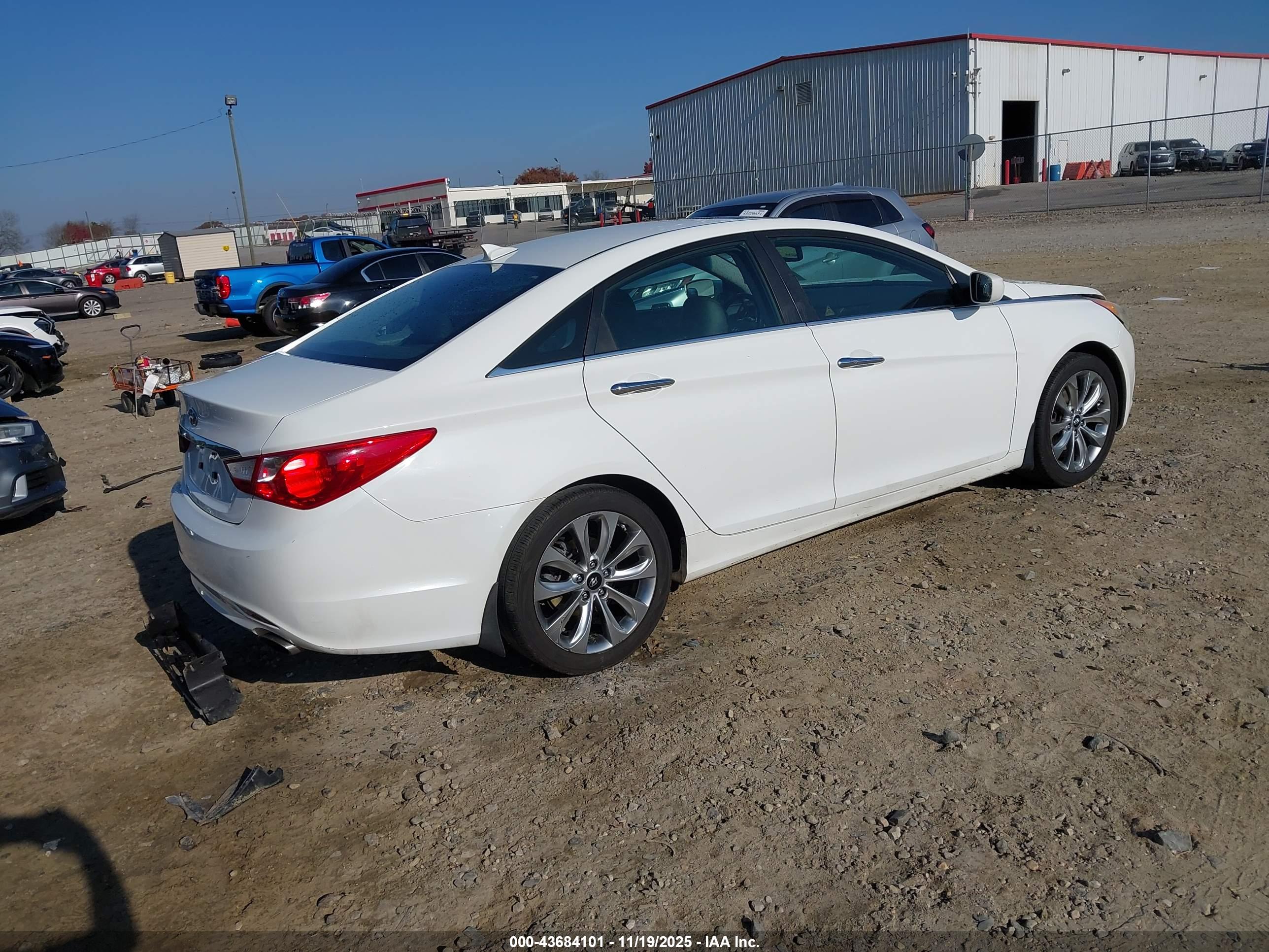 HYUNDAI SONATA image 4