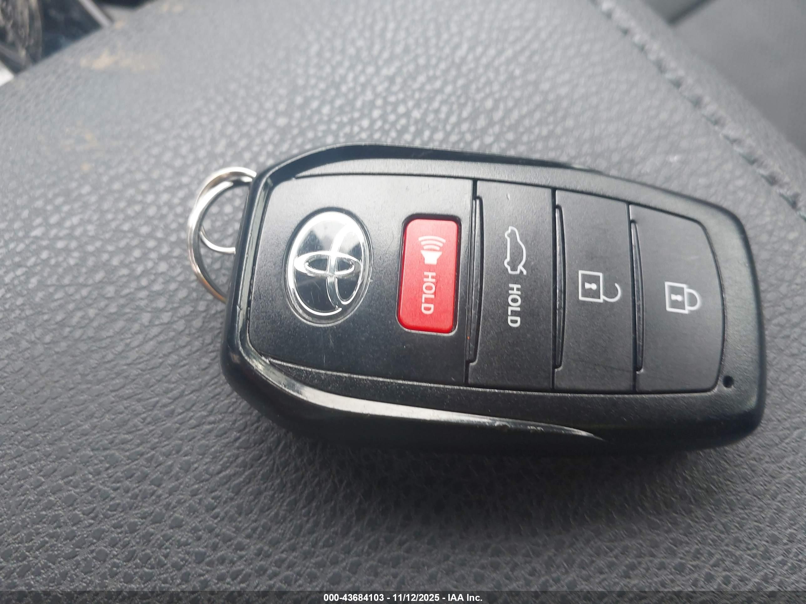 TOYOTA CAMRY image 11