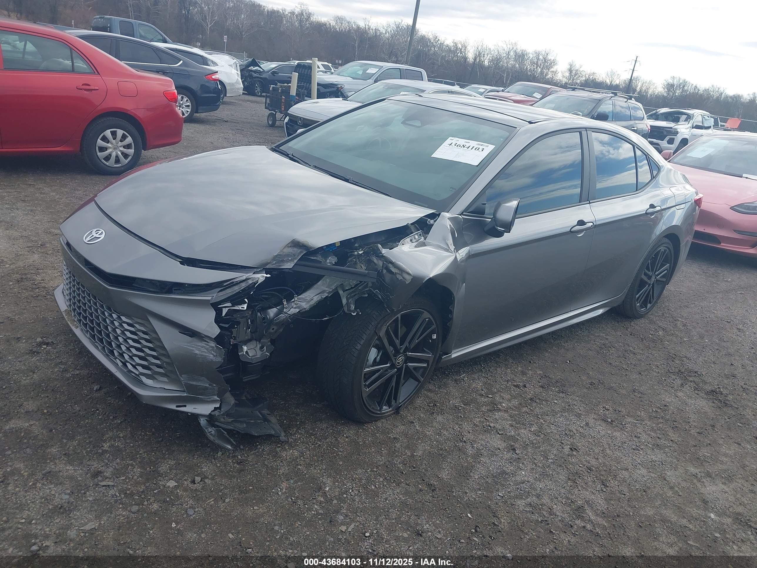 TOYOTA CAMRY image 2