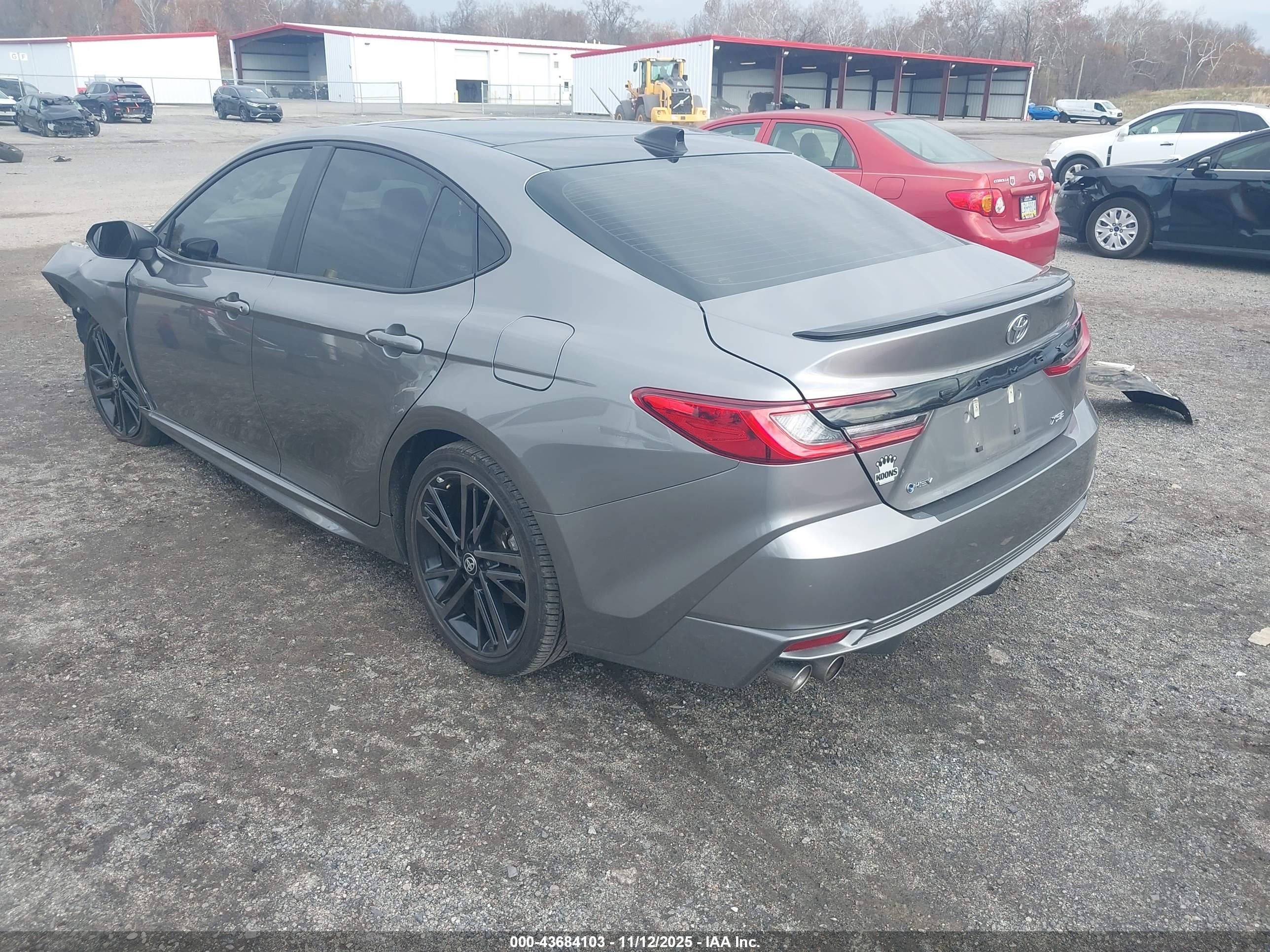 TOYOTA CAMRY image 3