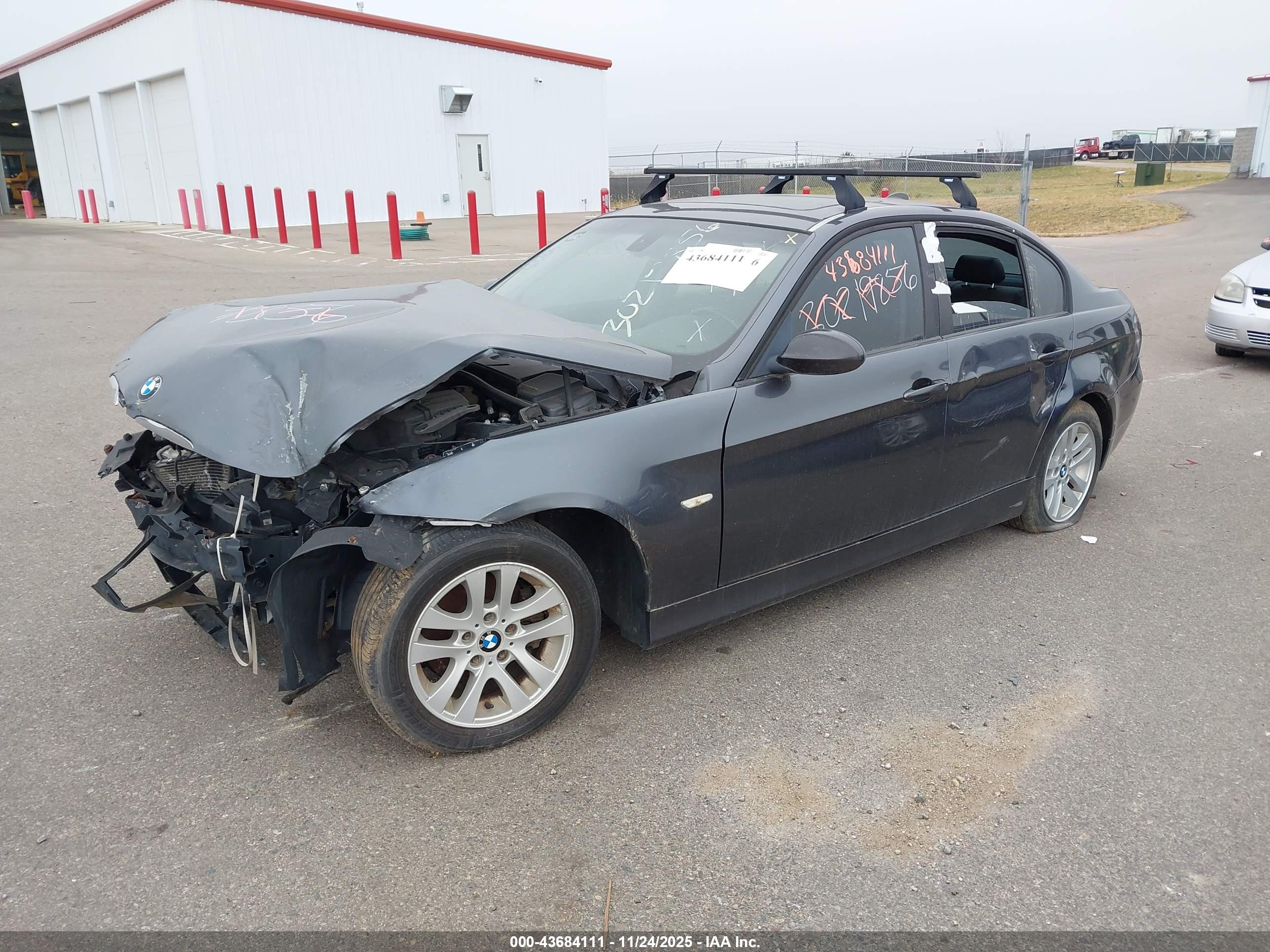 BMW 325I image 2