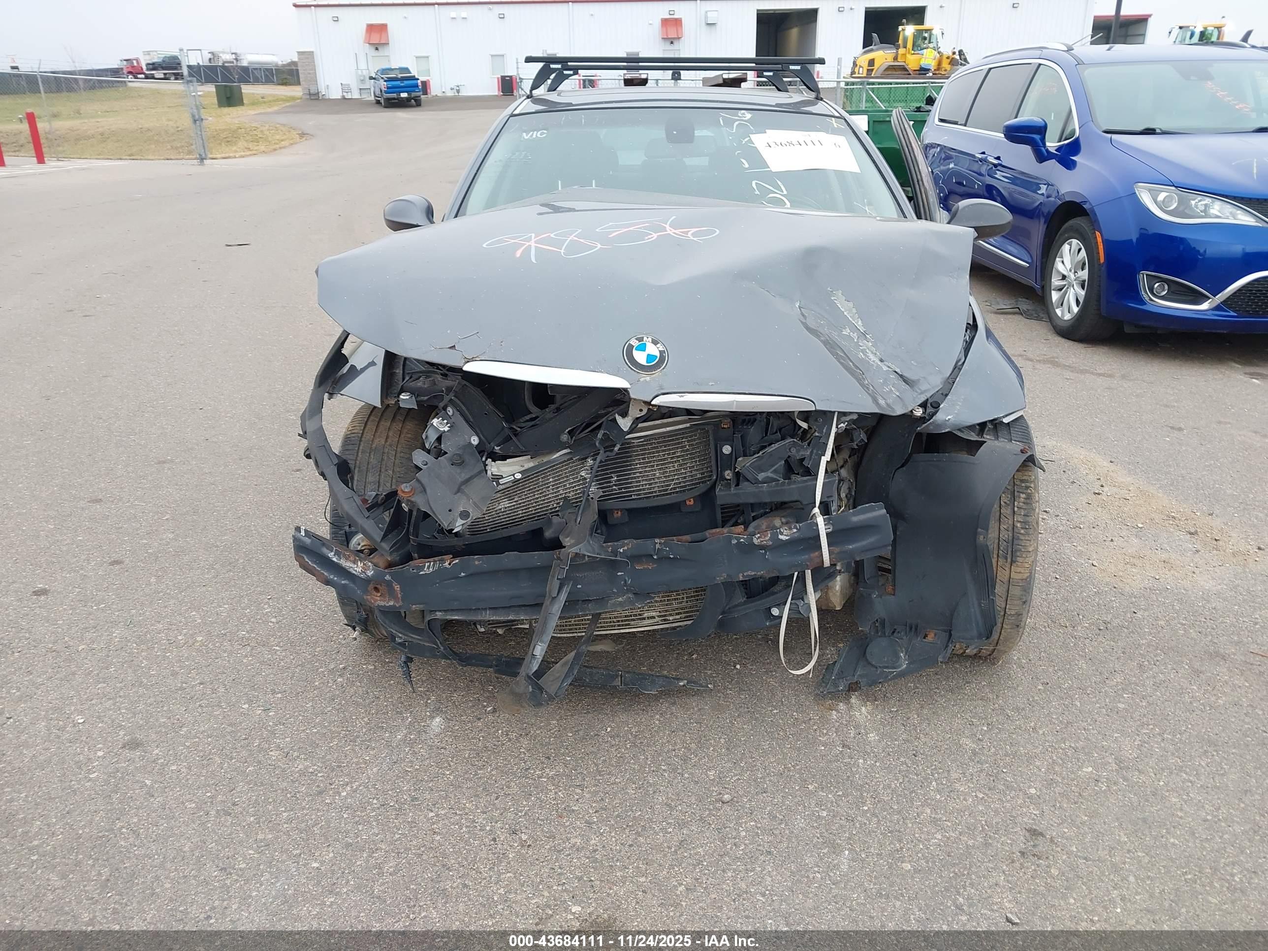 BMW 325I image 6