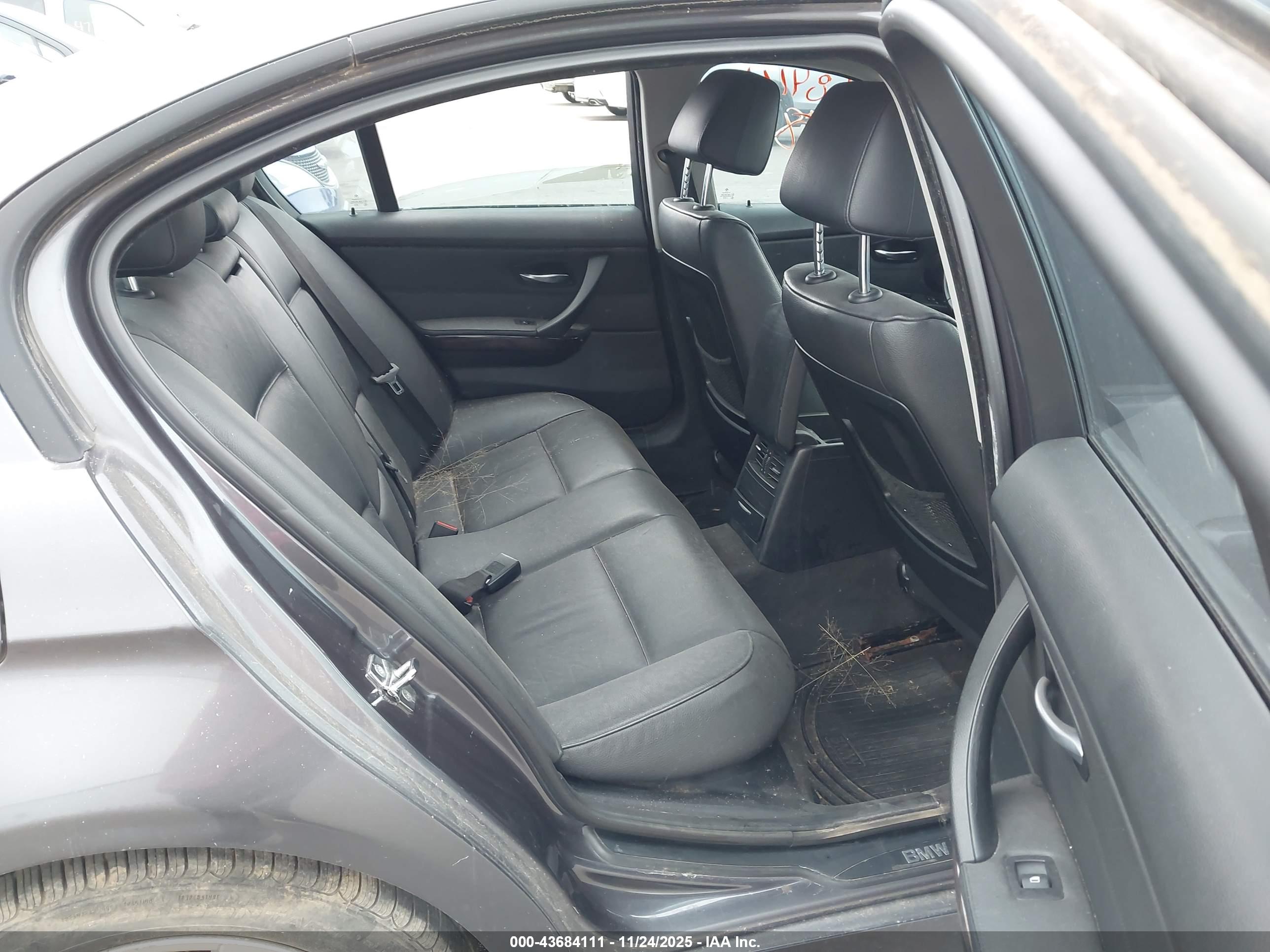 BMW 325I image 8