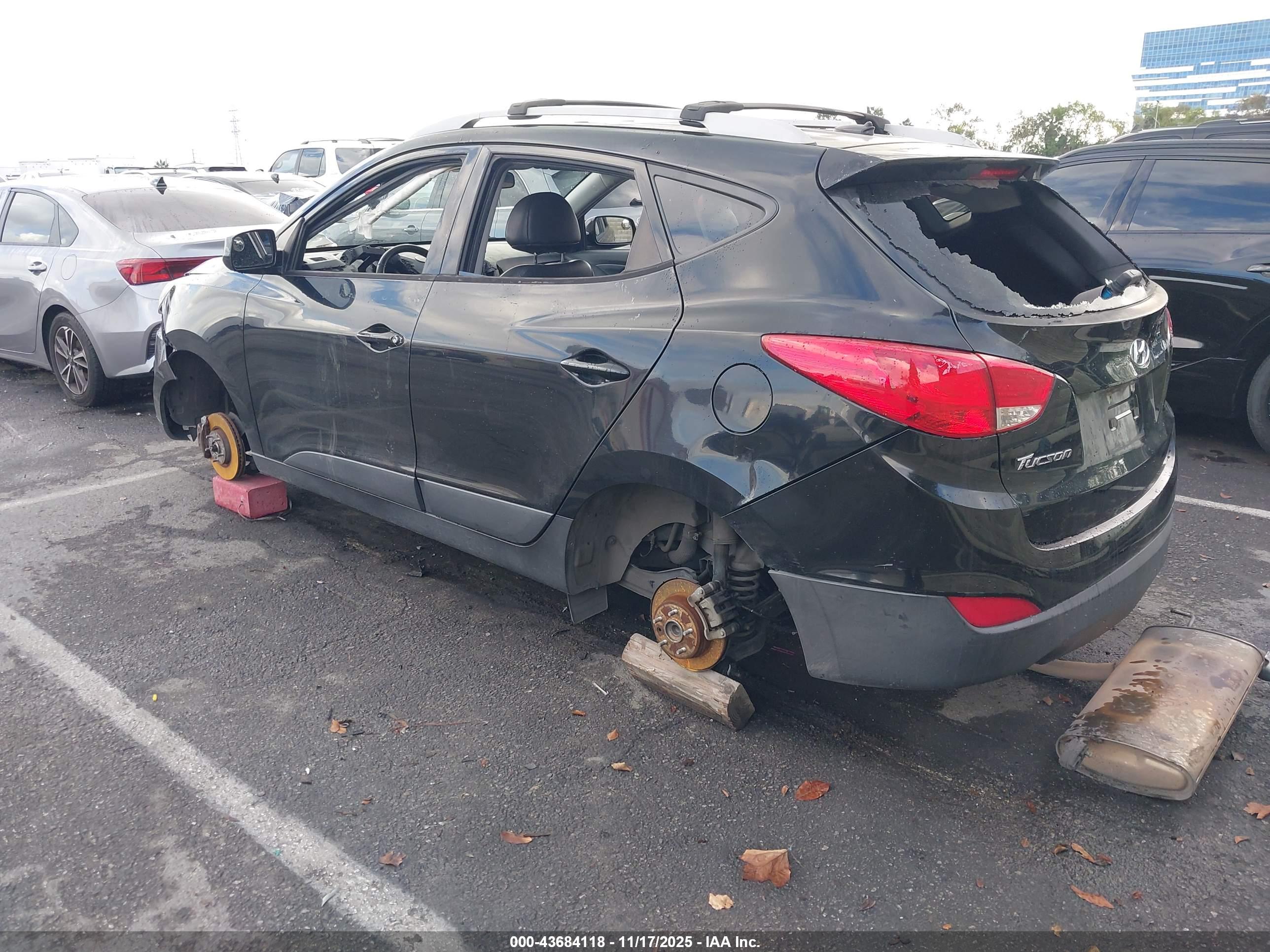 HYUNDAI TUCSON image 3
