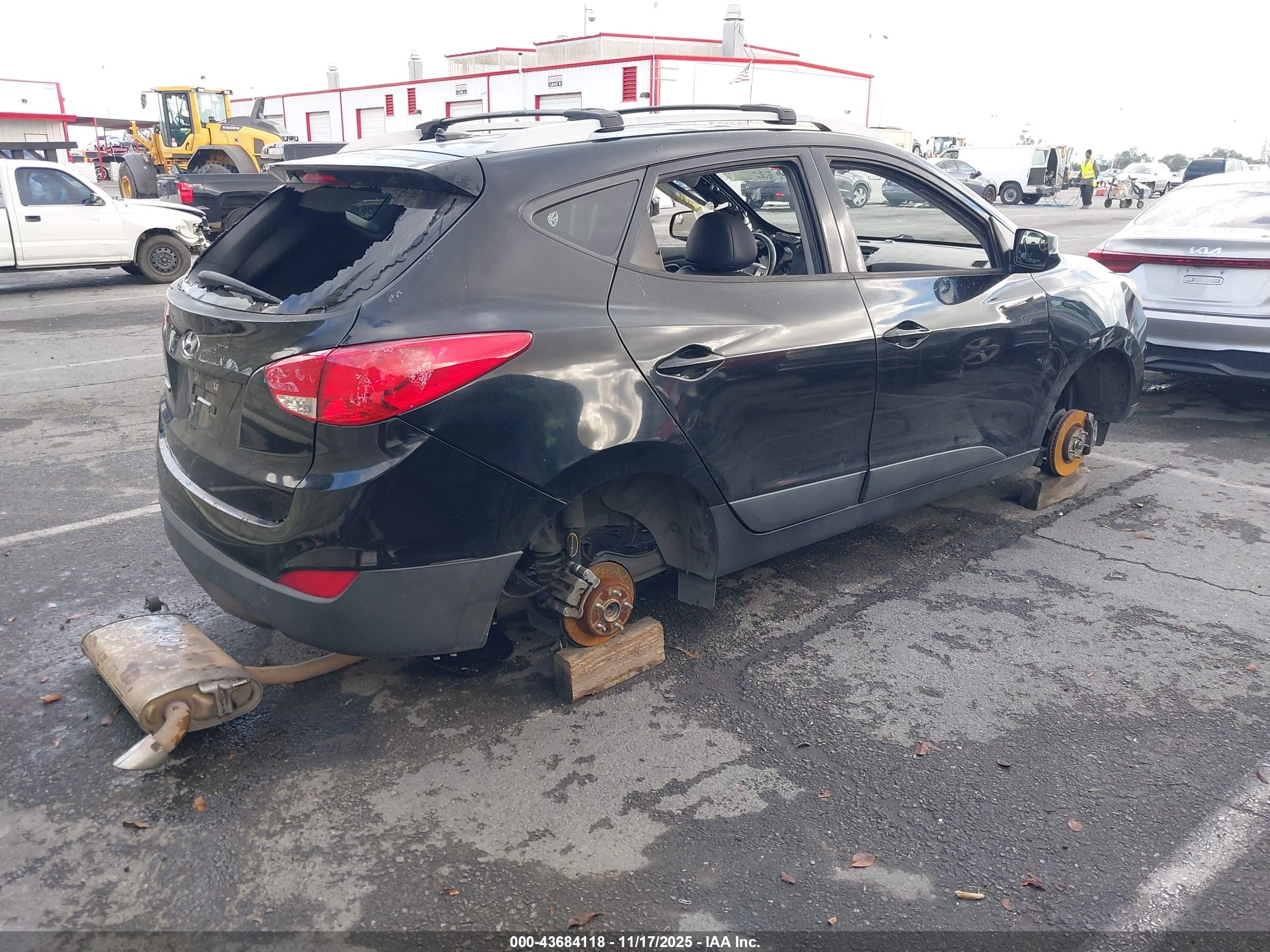 HYUNDAI TUCSON image 4