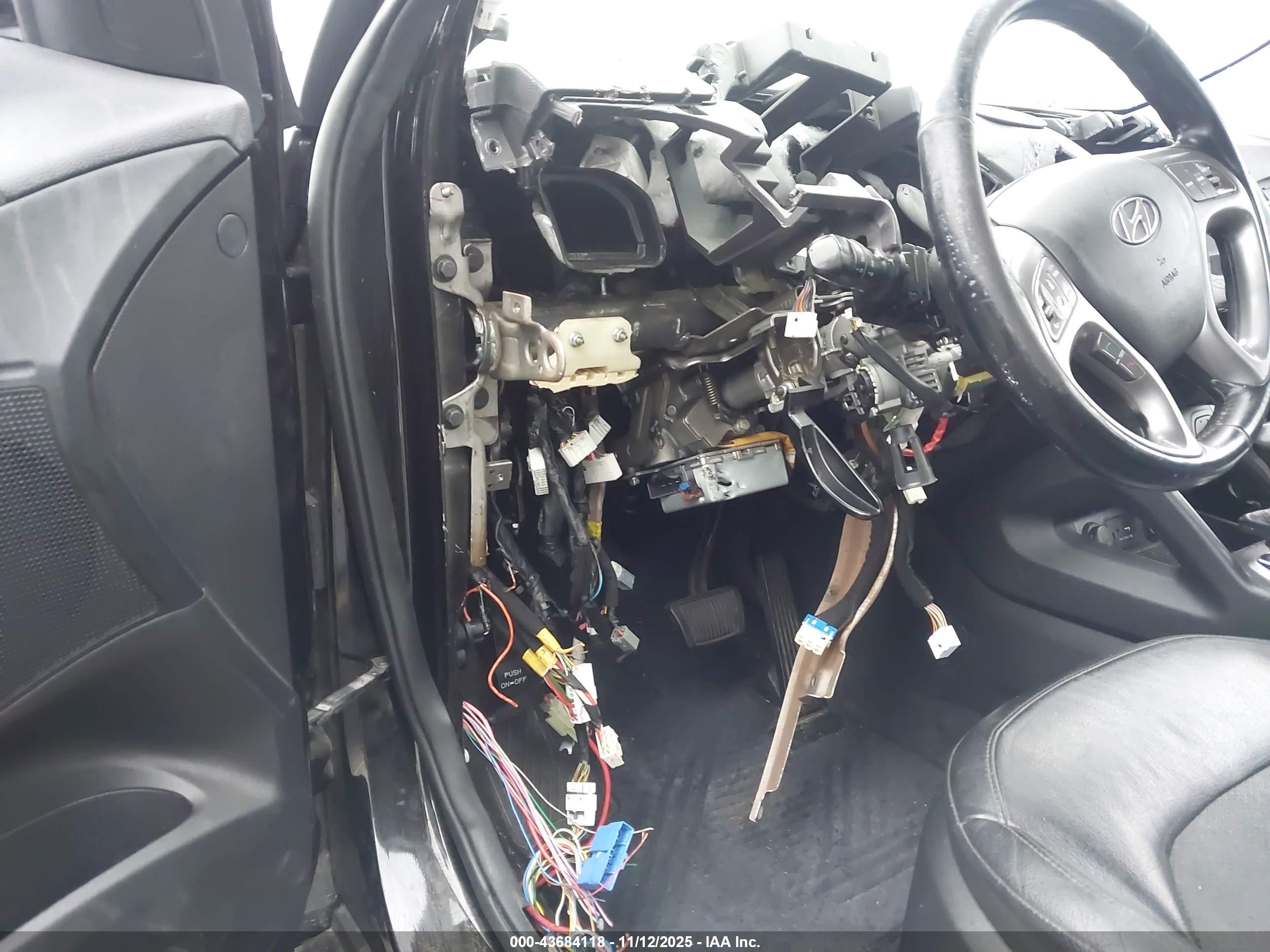 HYUNDAI TUCSON image 6
