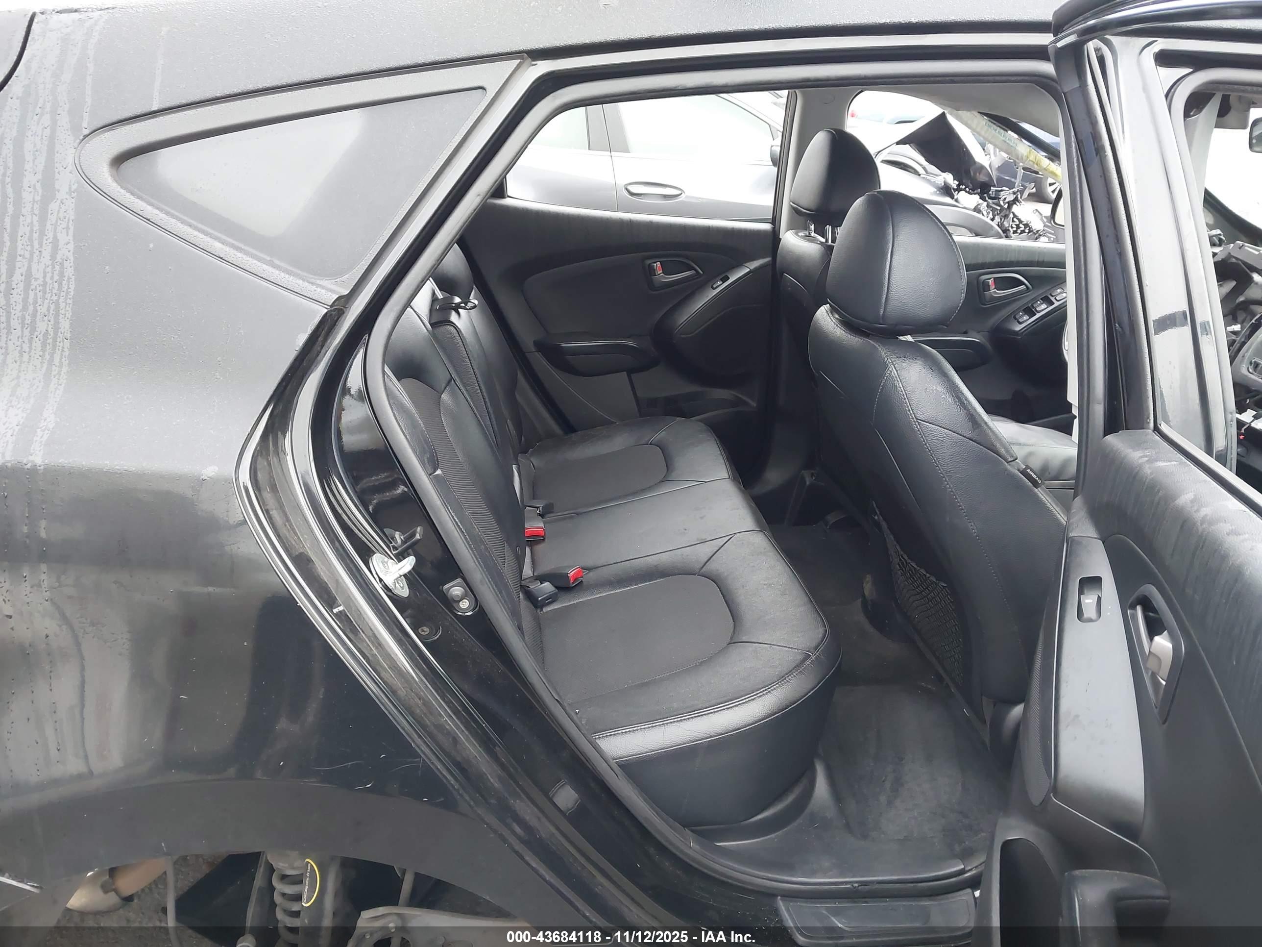 HYUNDAI TUCSON image 8