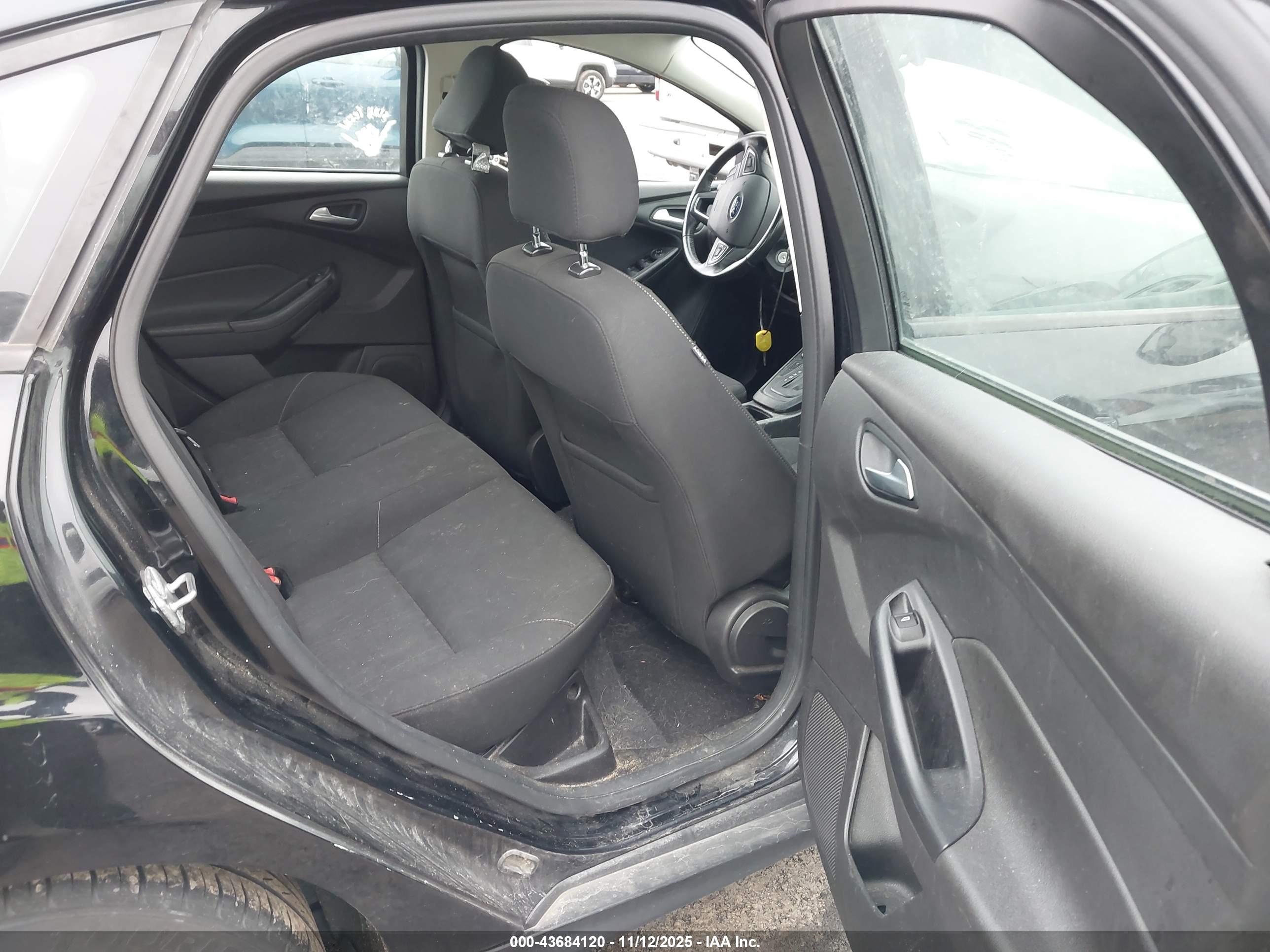FORD FOCUS image 8