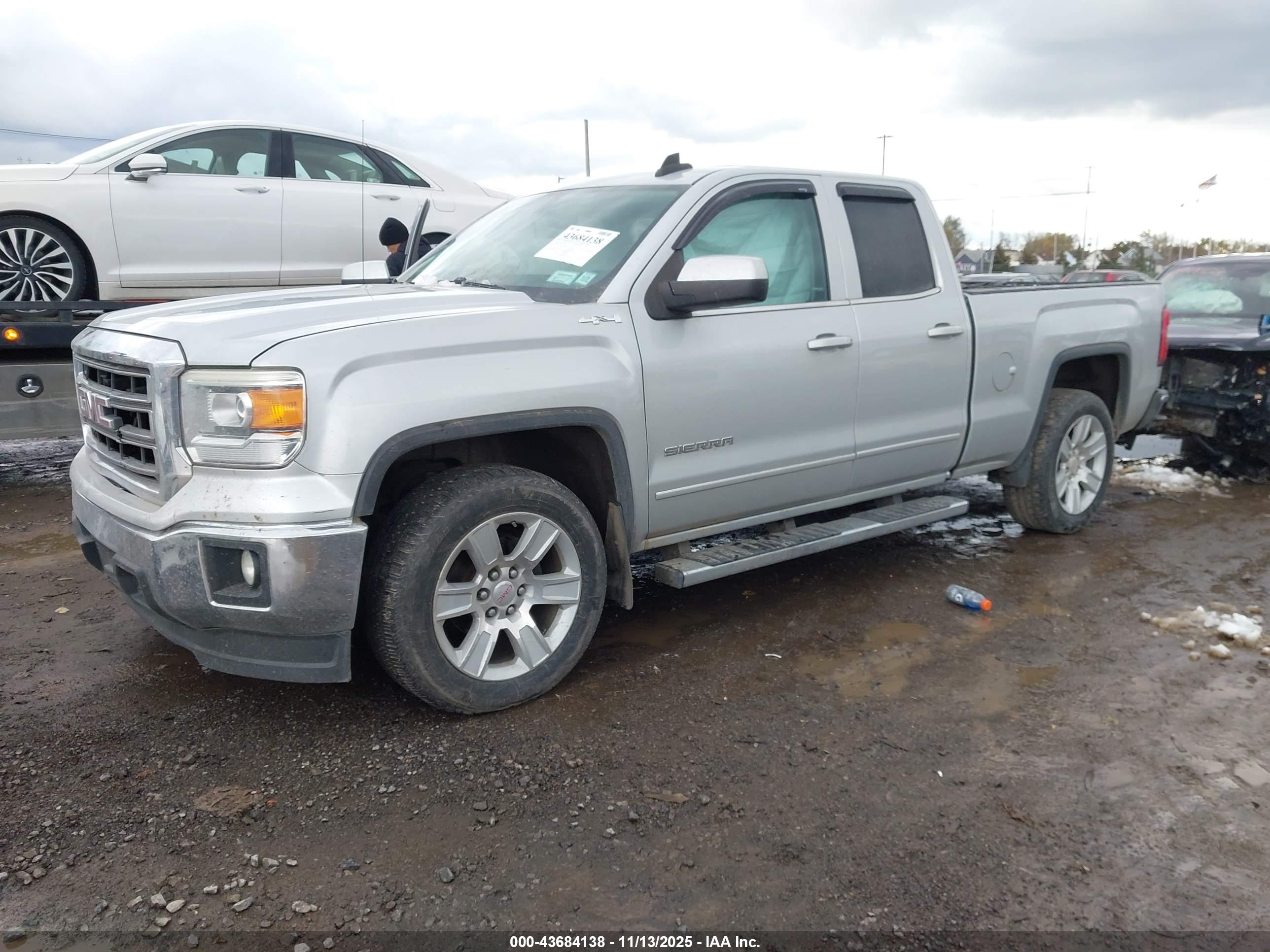 GMC SIERRA image 2