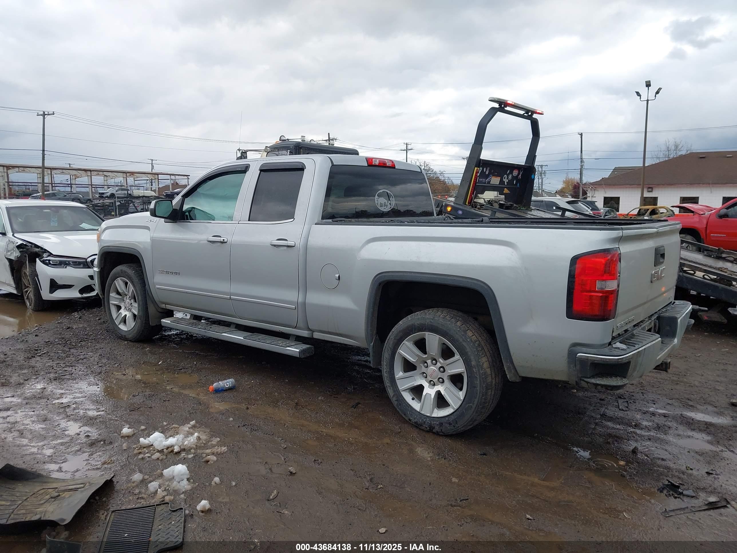 GMC SIERRA image 3