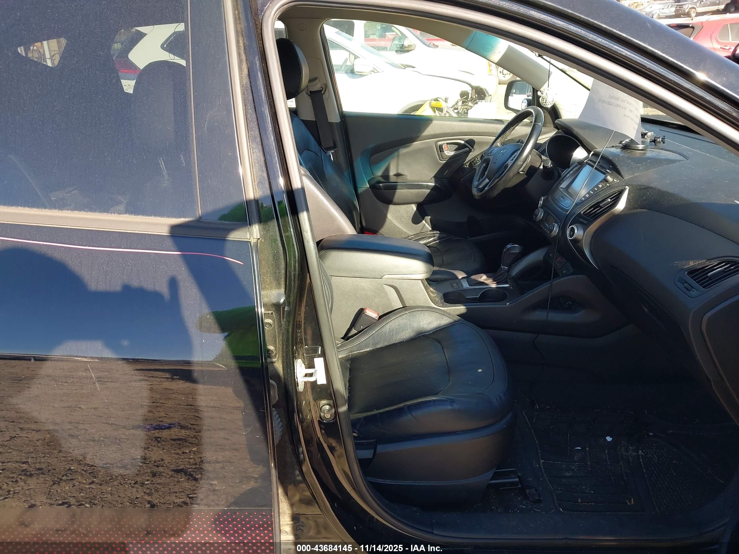 HYUNDAI TUCSON image 5