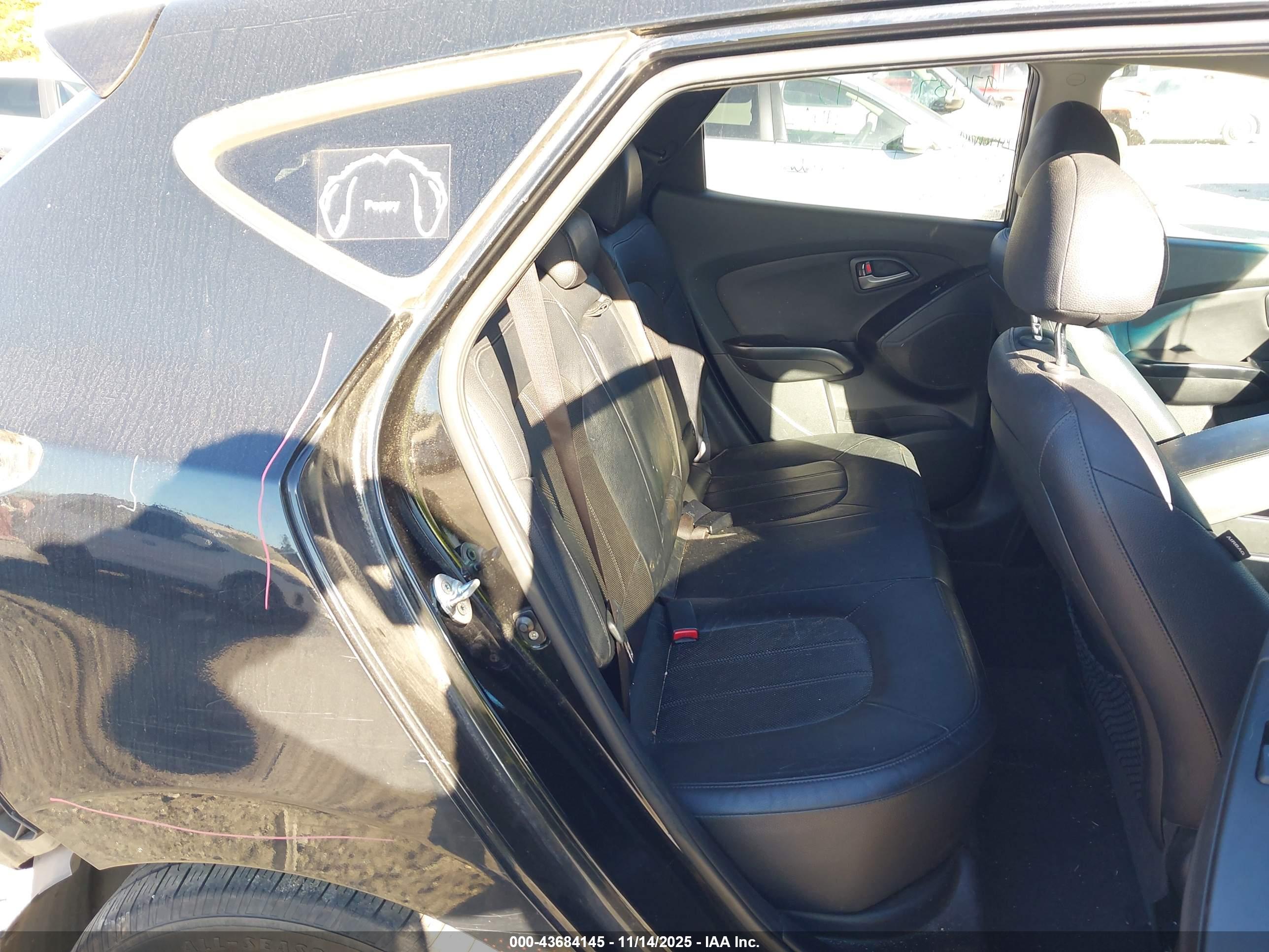HYUNDAI TUCSON image 8