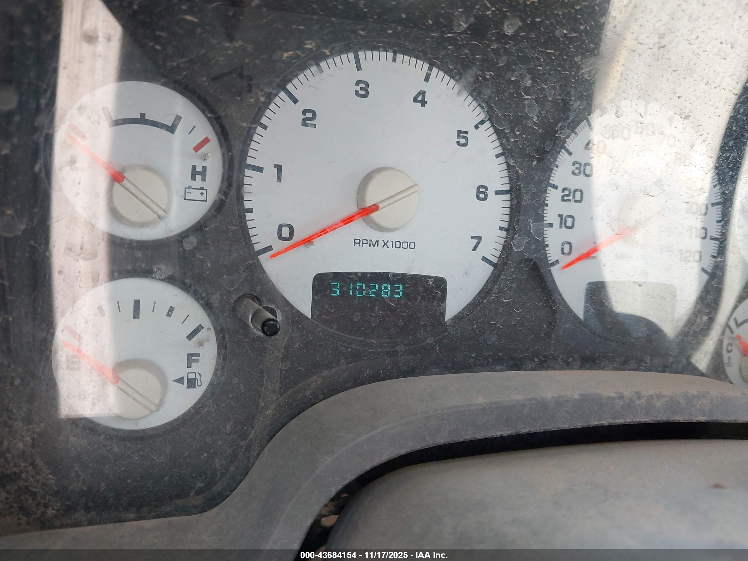 DODGE RAM image 7