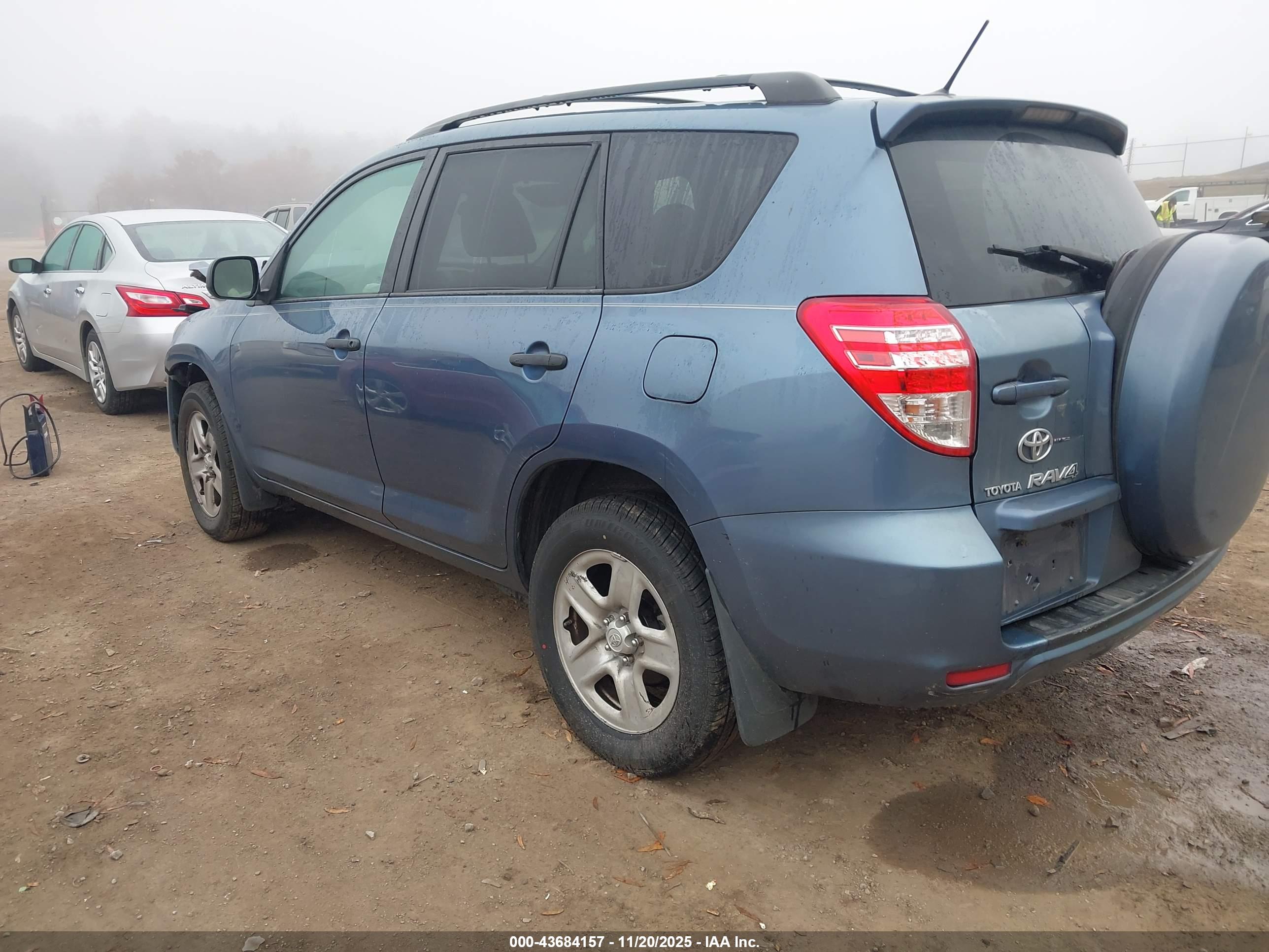 TOYOTA RAV4 image 3
