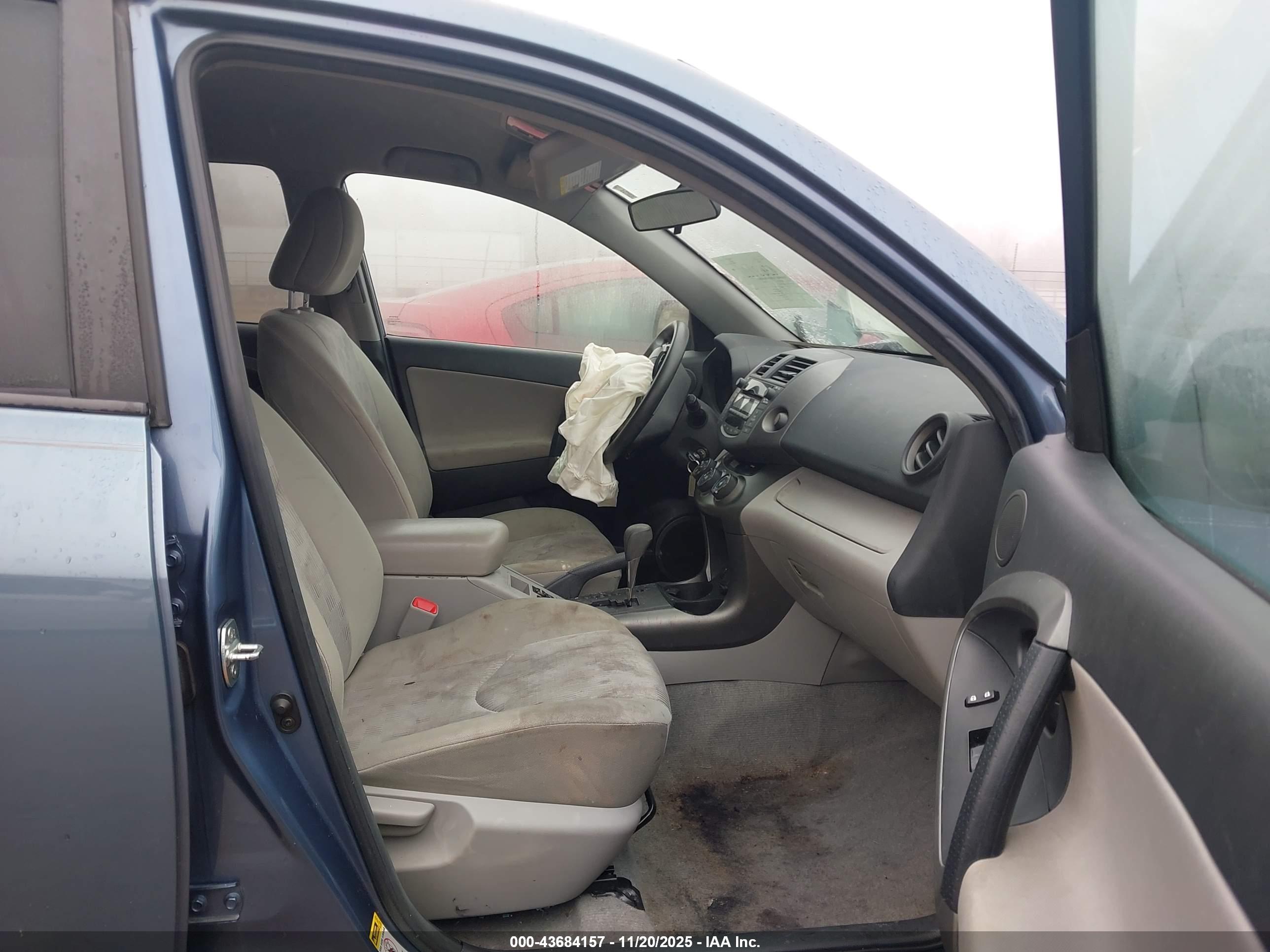 TOYOTA RAV4 image 5
