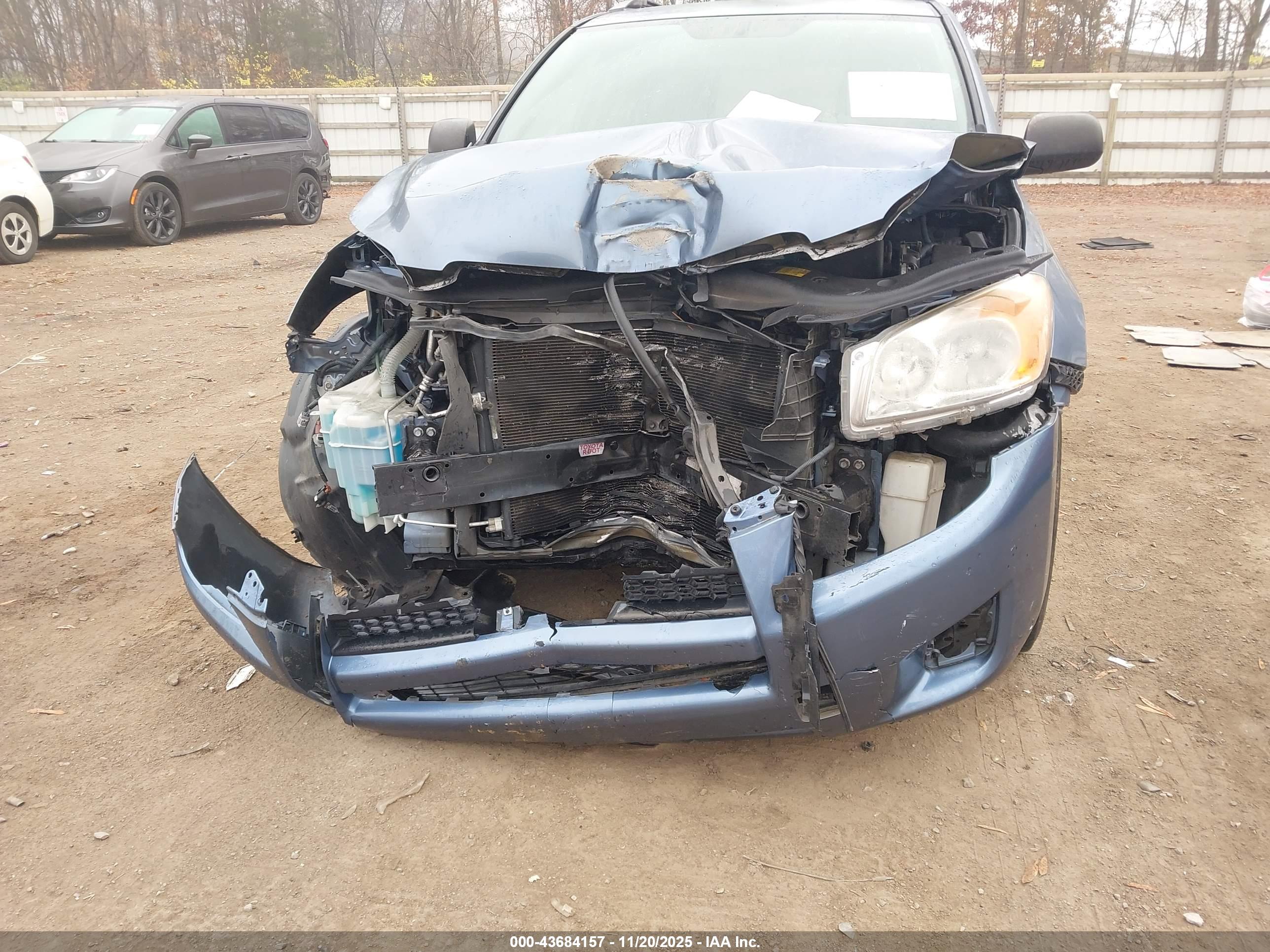 TOYOTA RAV4 image 6