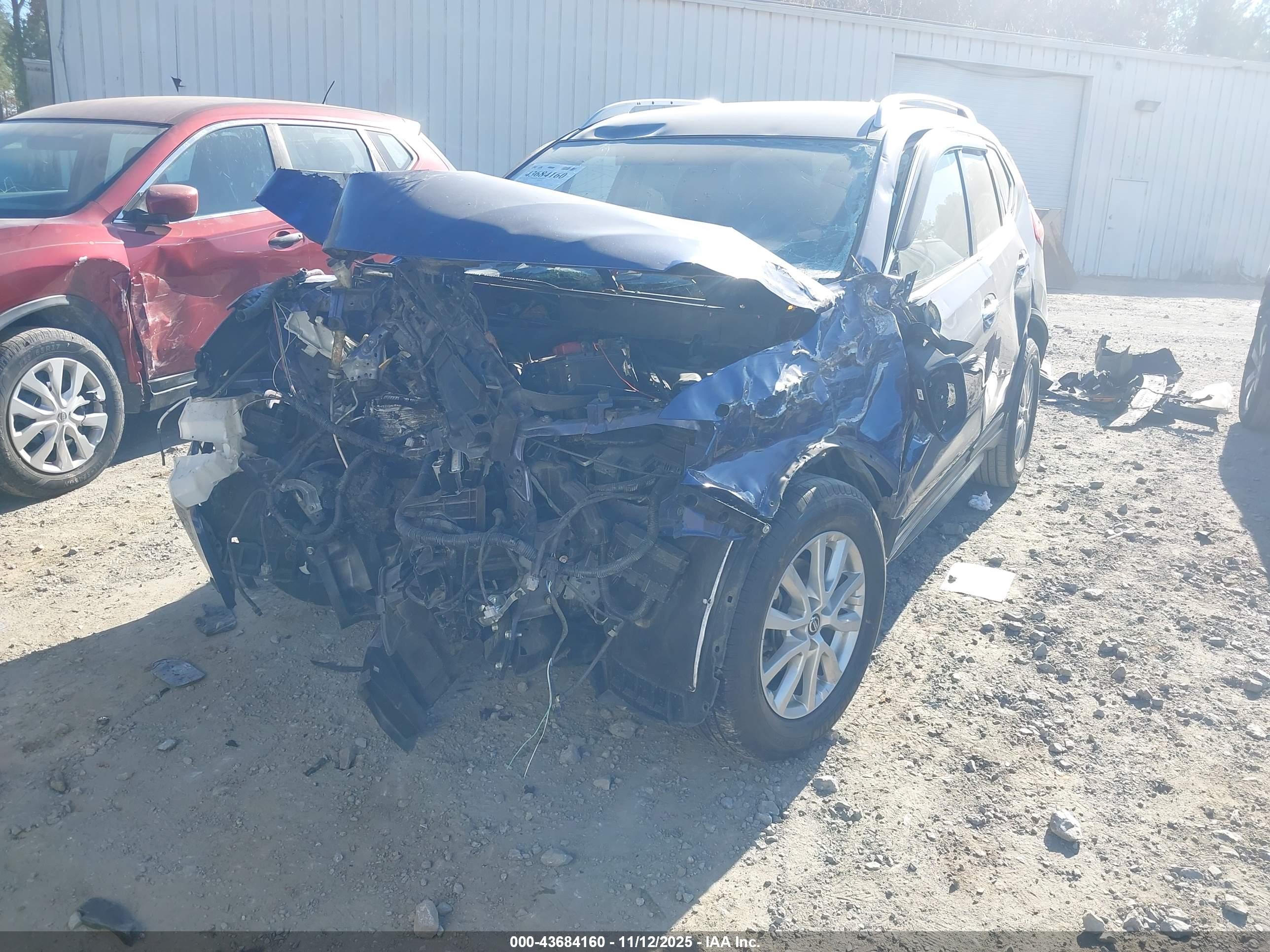 NISSAN ROGUE image 2
