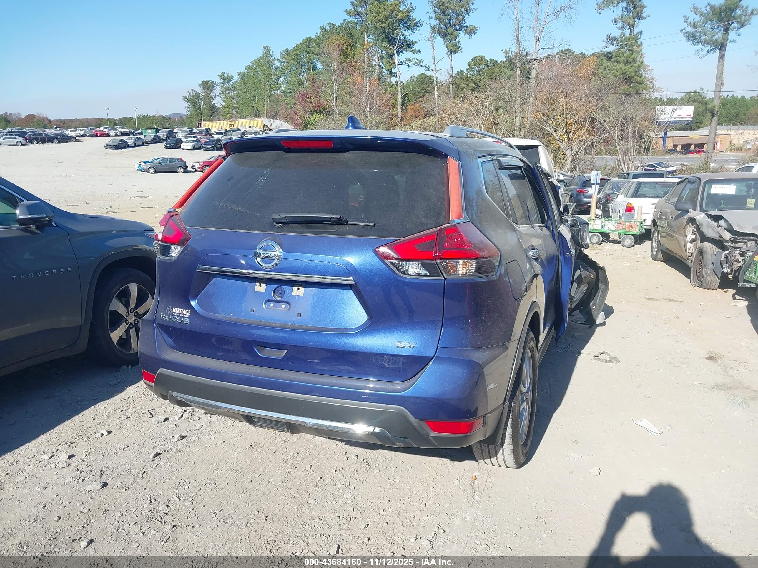 NISSAN ROGUE image 4
