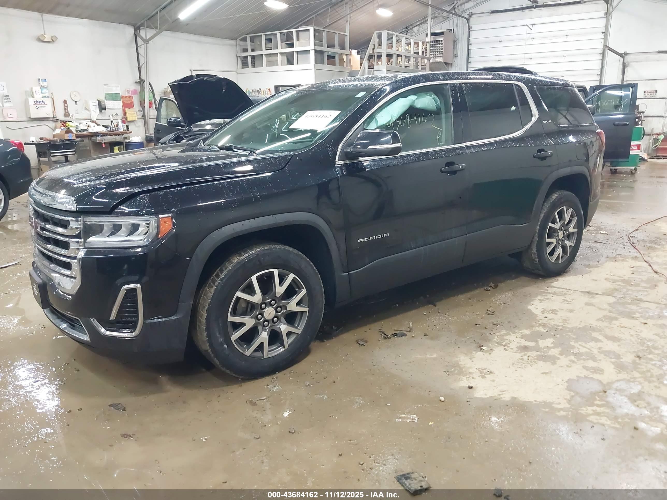 GMC ACADIA image 2