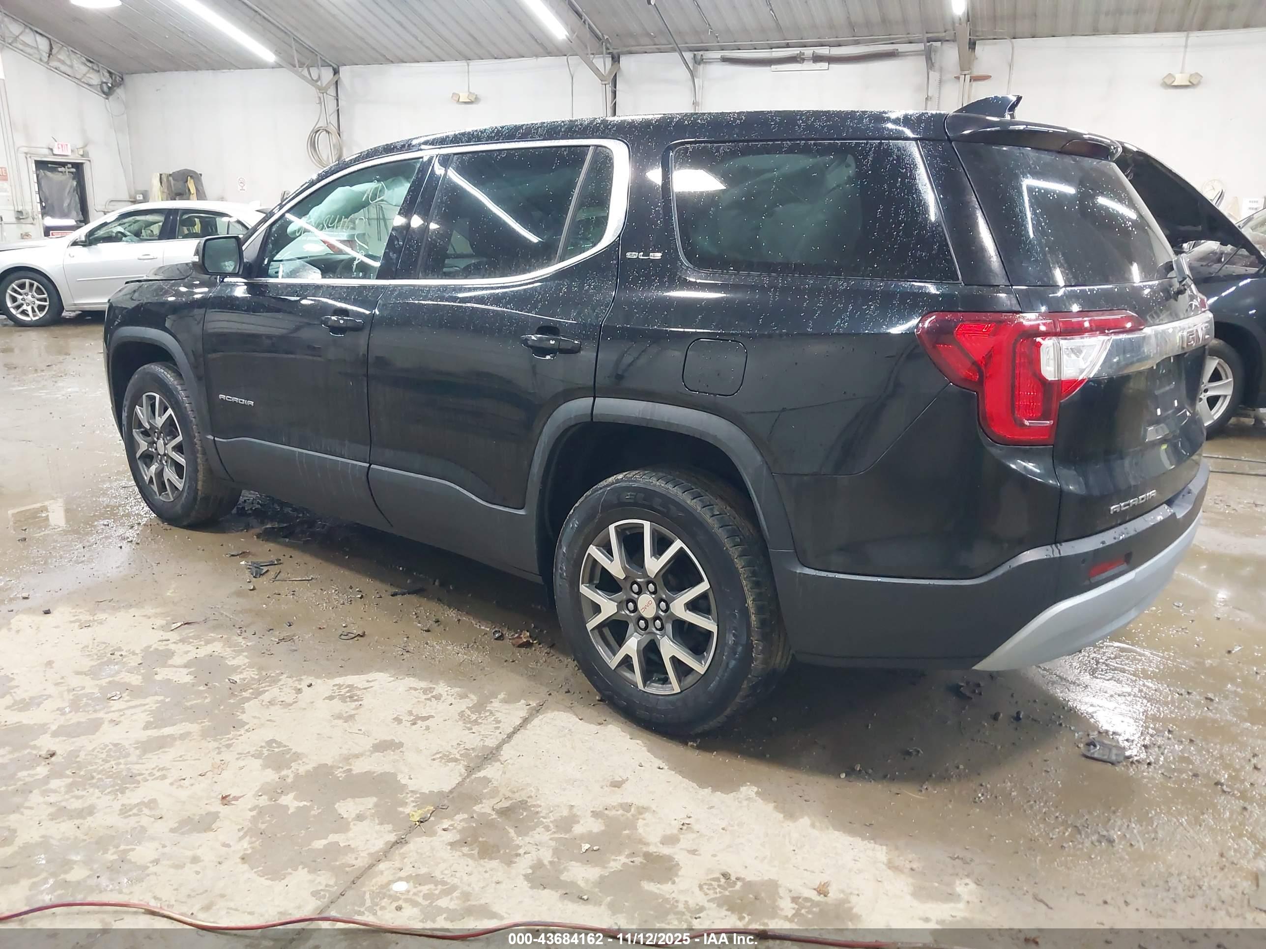 GMC ACADIA image 3