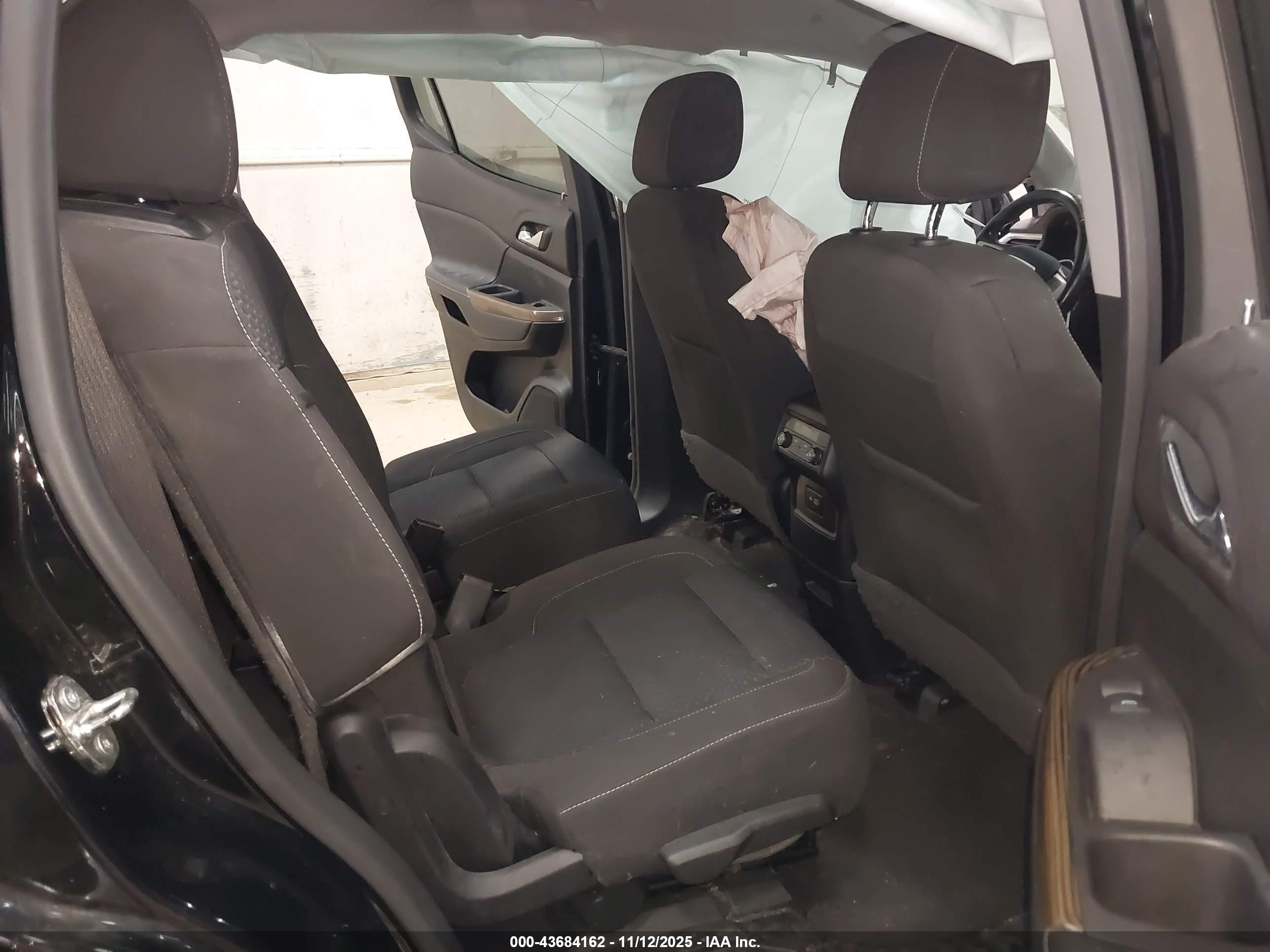 GMC ACADIA image 8