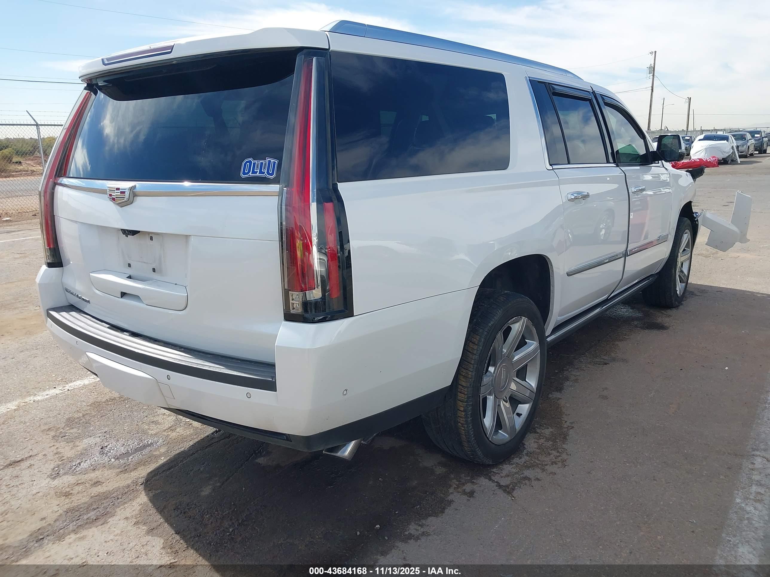 CADILLAC ESCALADE image 4
