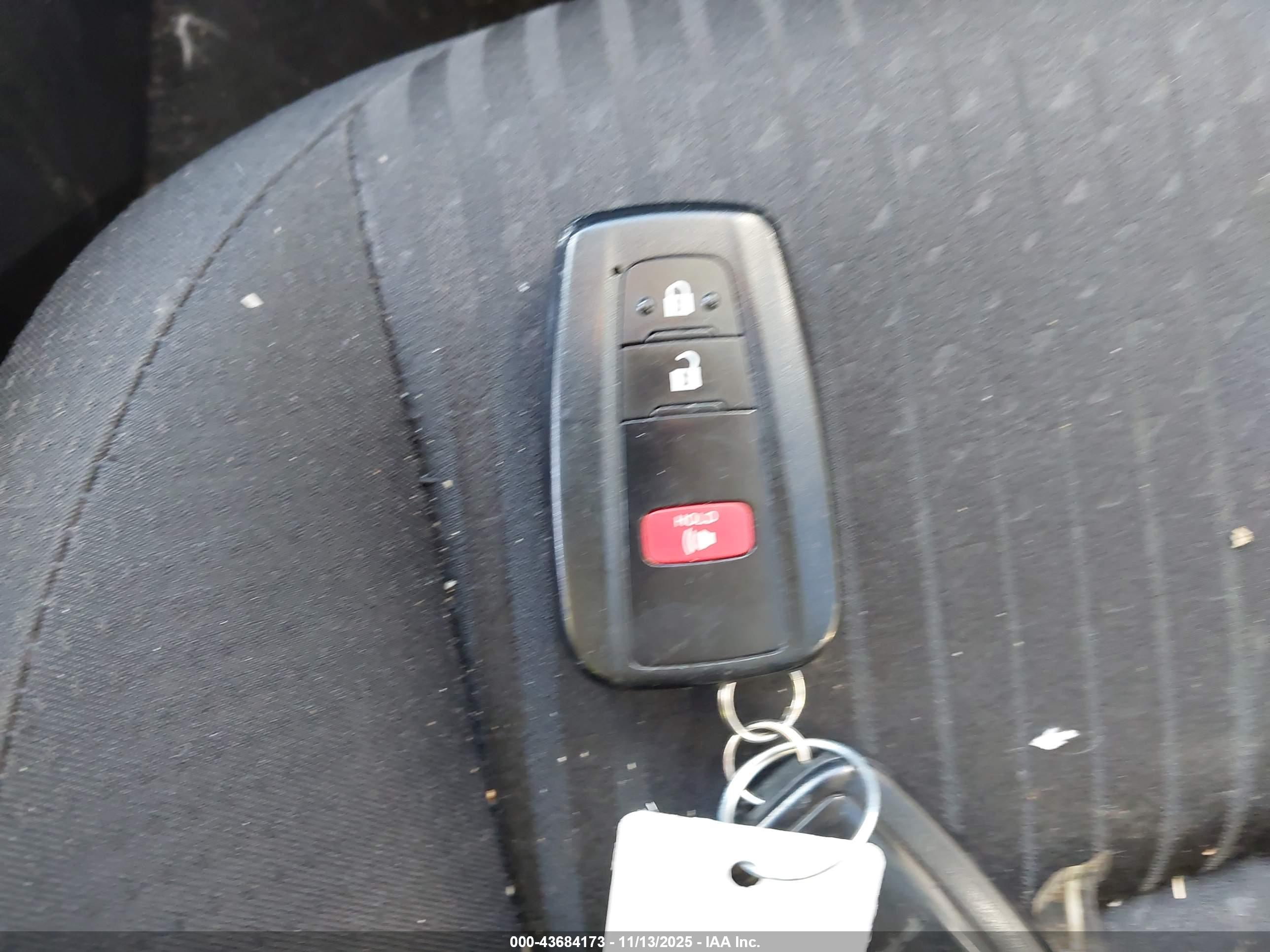 TOYOTA PRIUS image 11