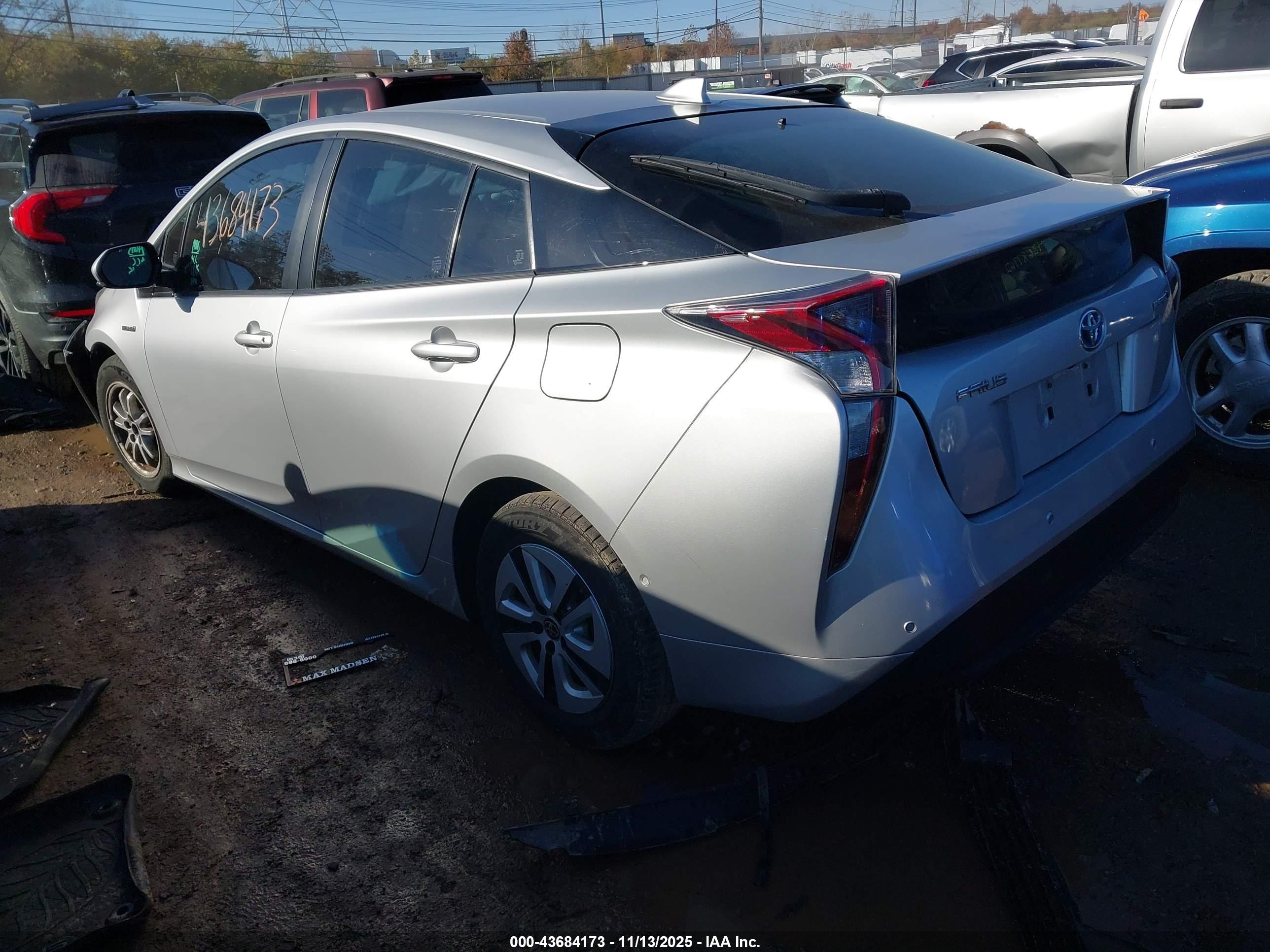 TOYOTA PRIUS image 3