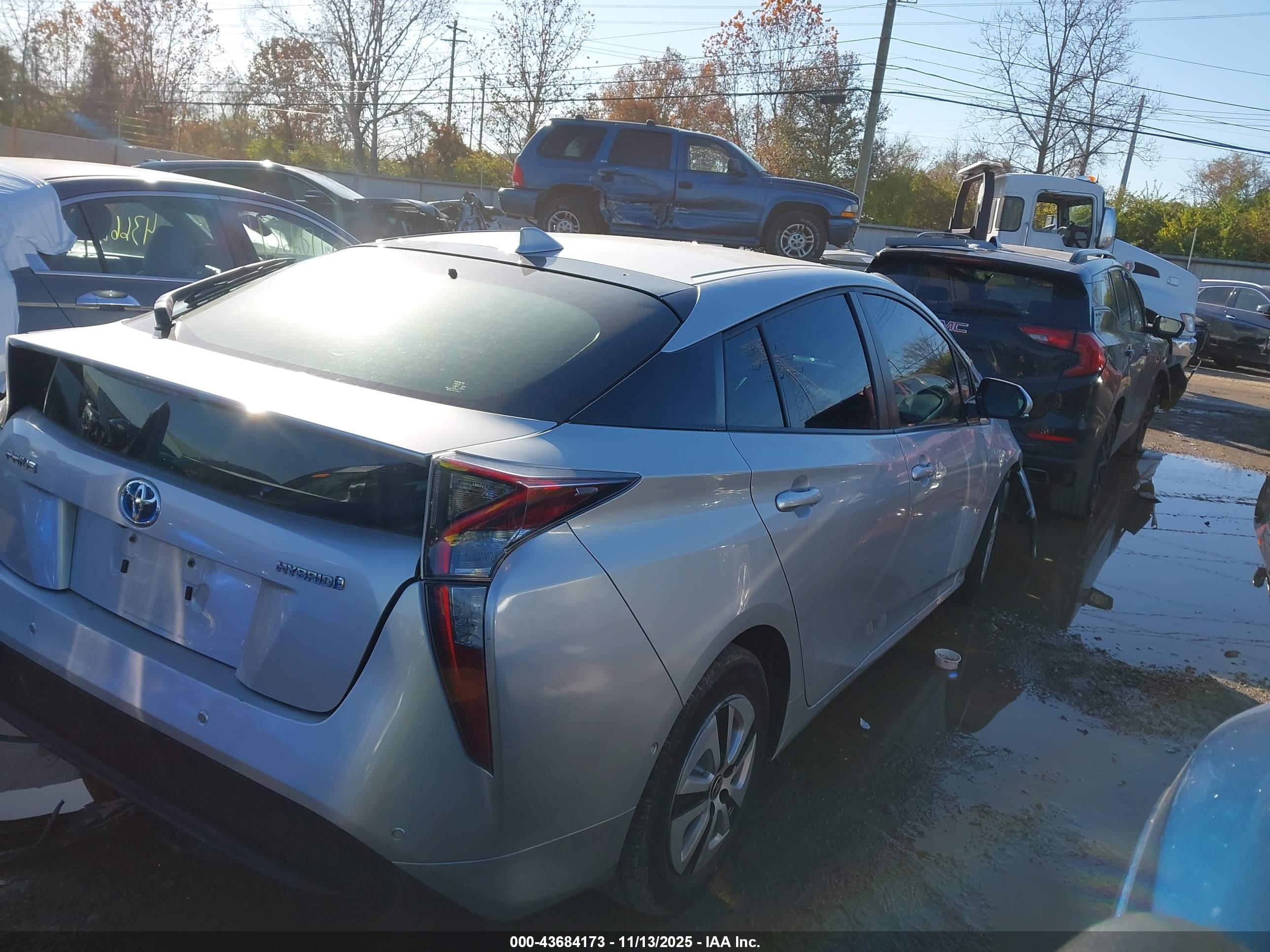 TOYOTA PRIUS image 4