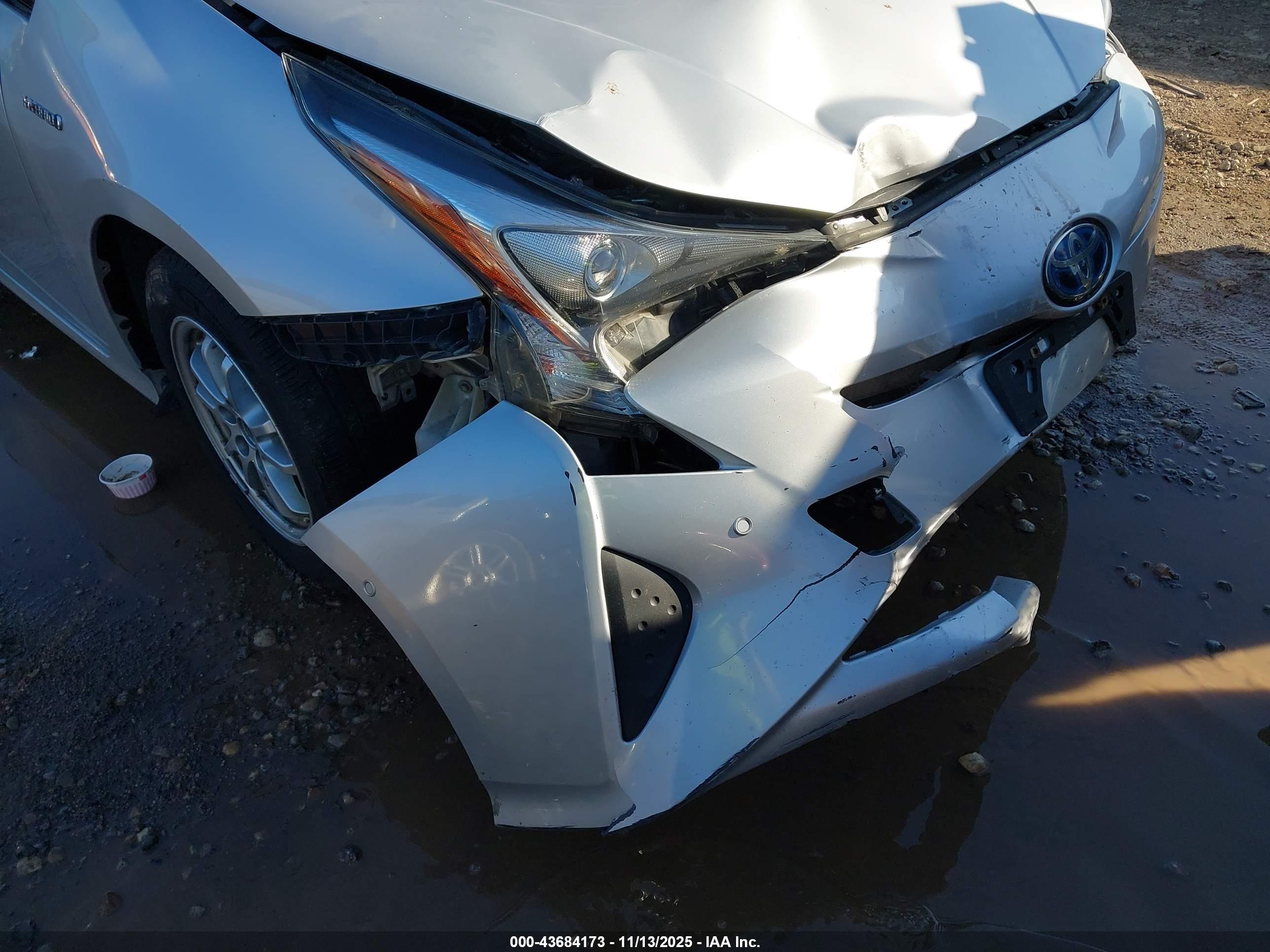 TOYOTA PRIUS image 6