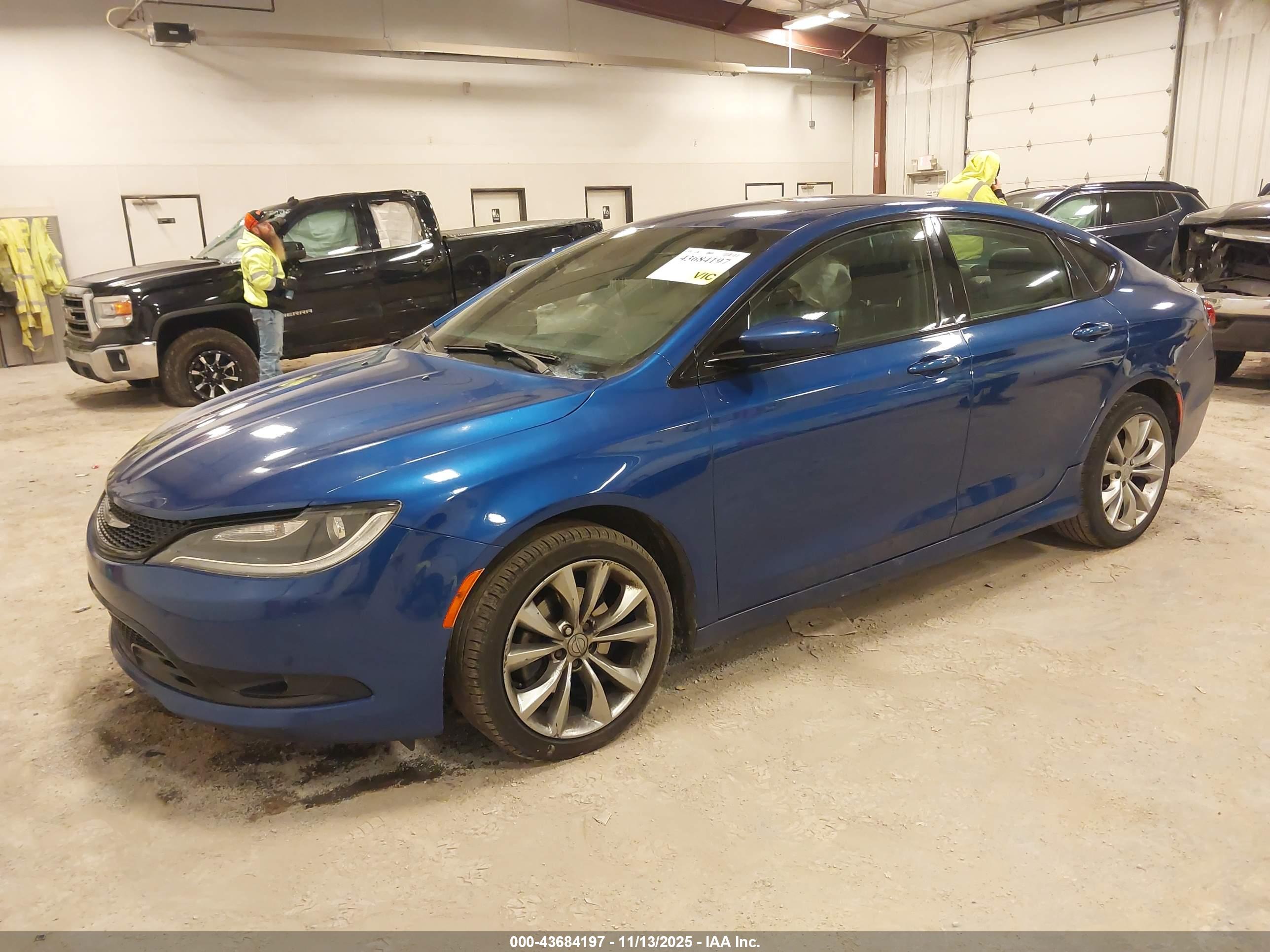 CHRYSLER 200 image 2