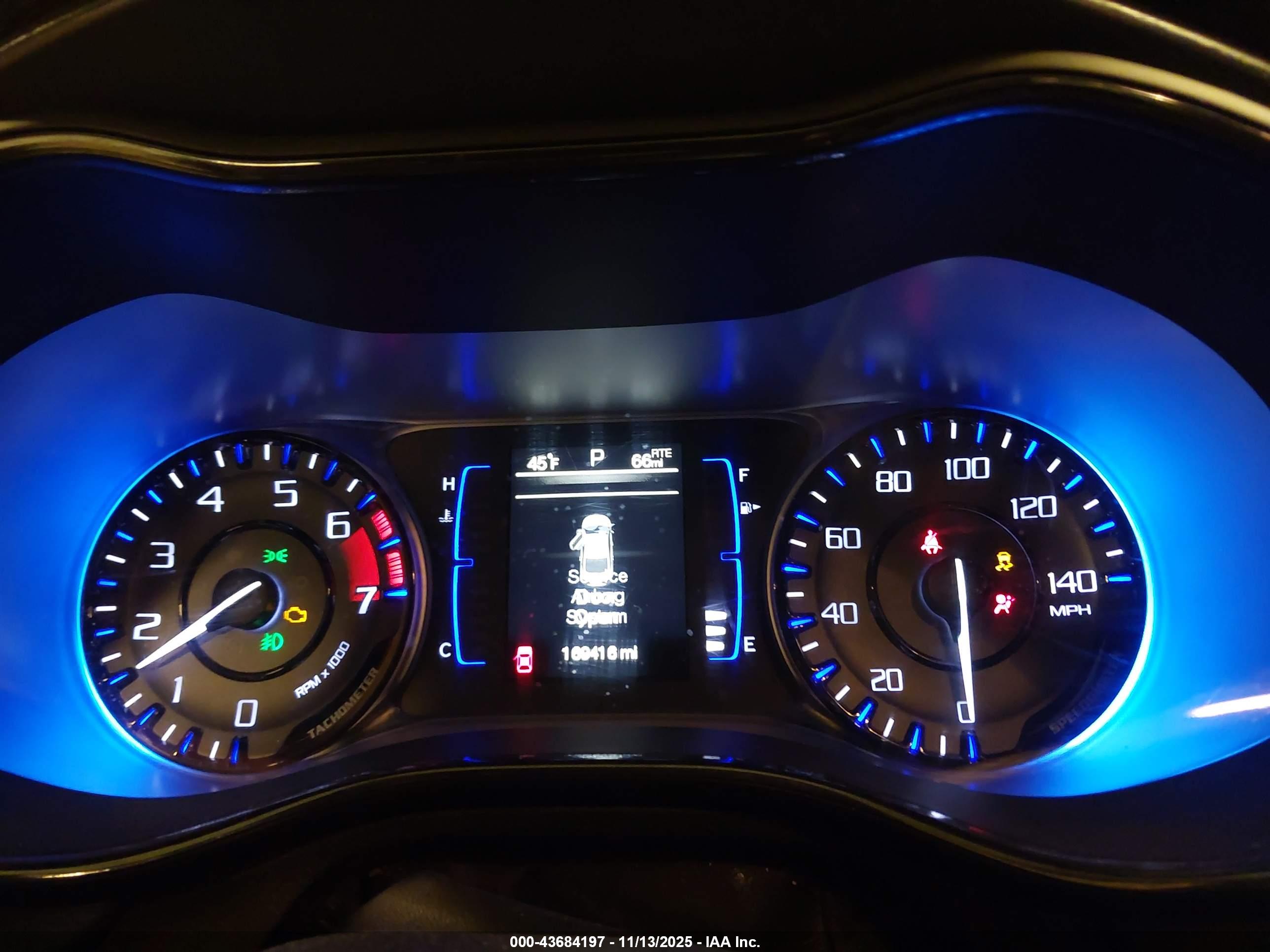 CHRYSLER 200 image 7
