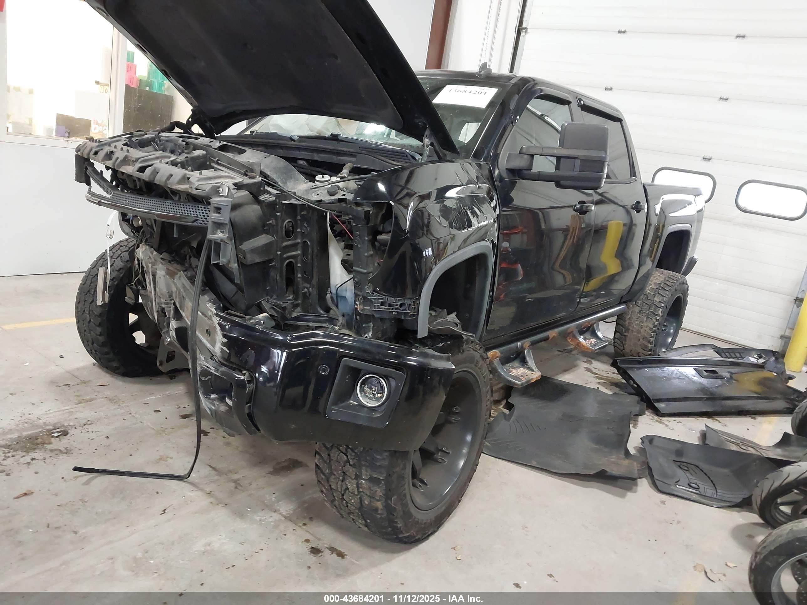 GMC SIERRA image 2