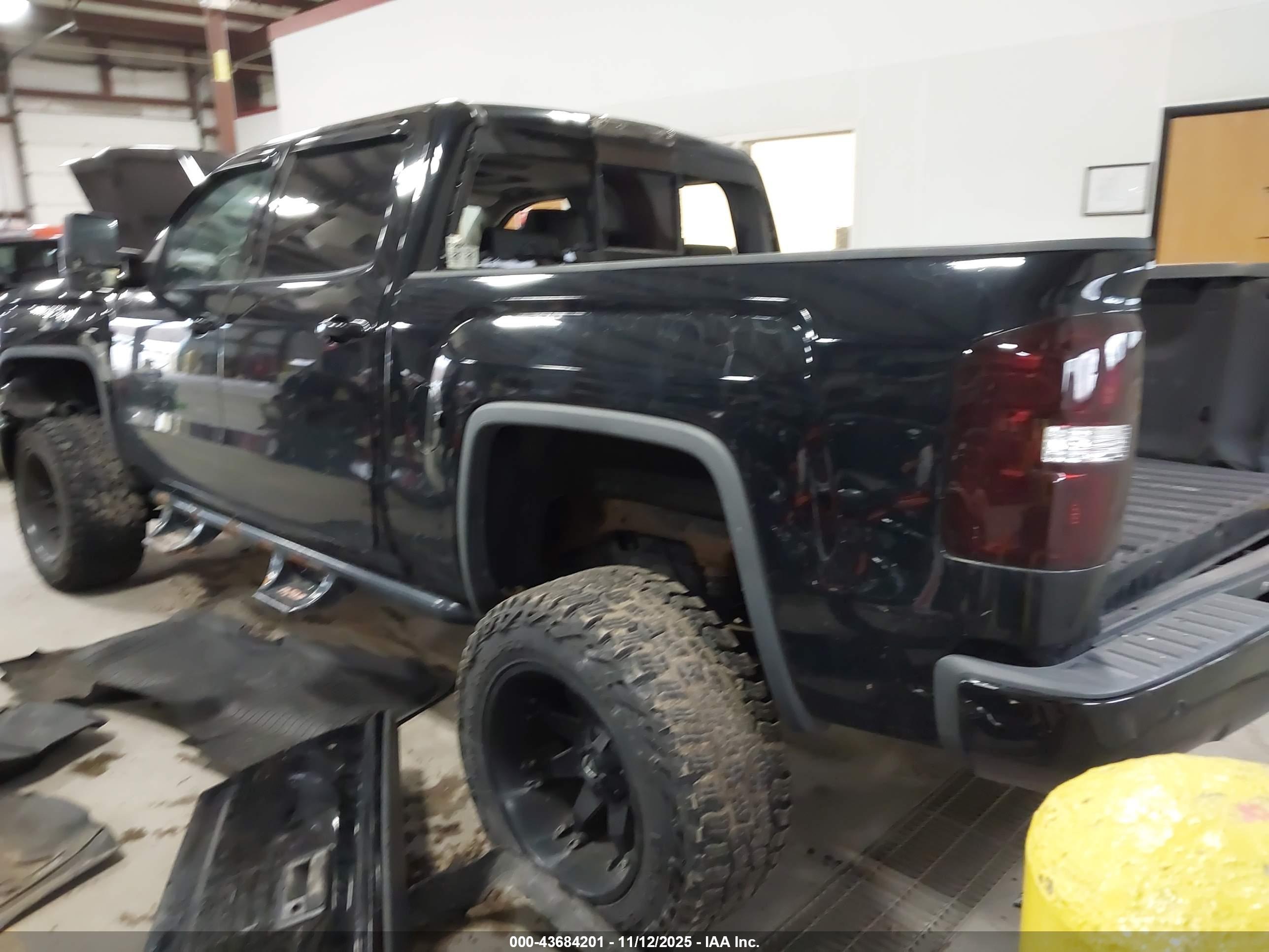 GMC SIERRA image 3