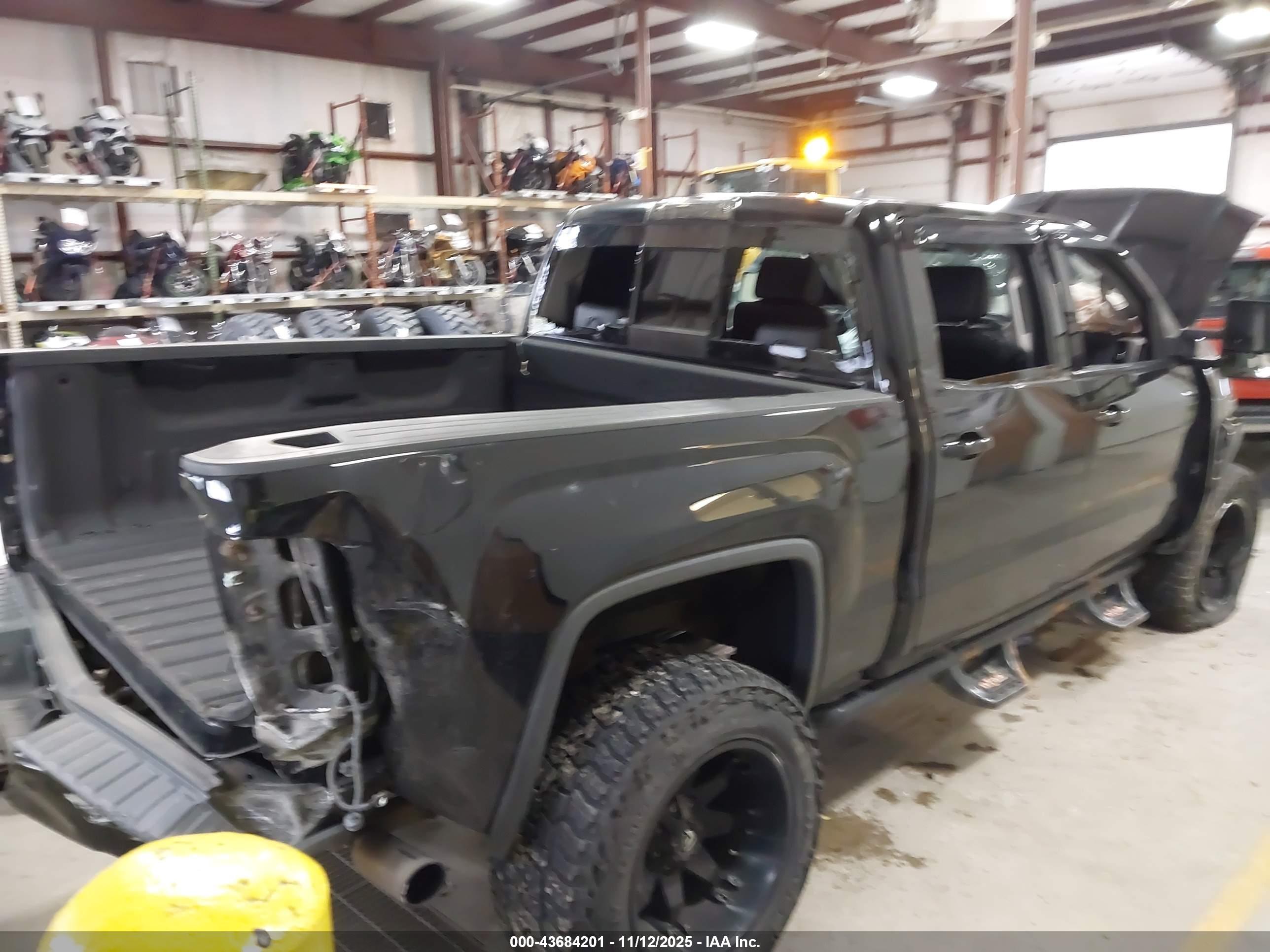 GMC SIERRA image 4