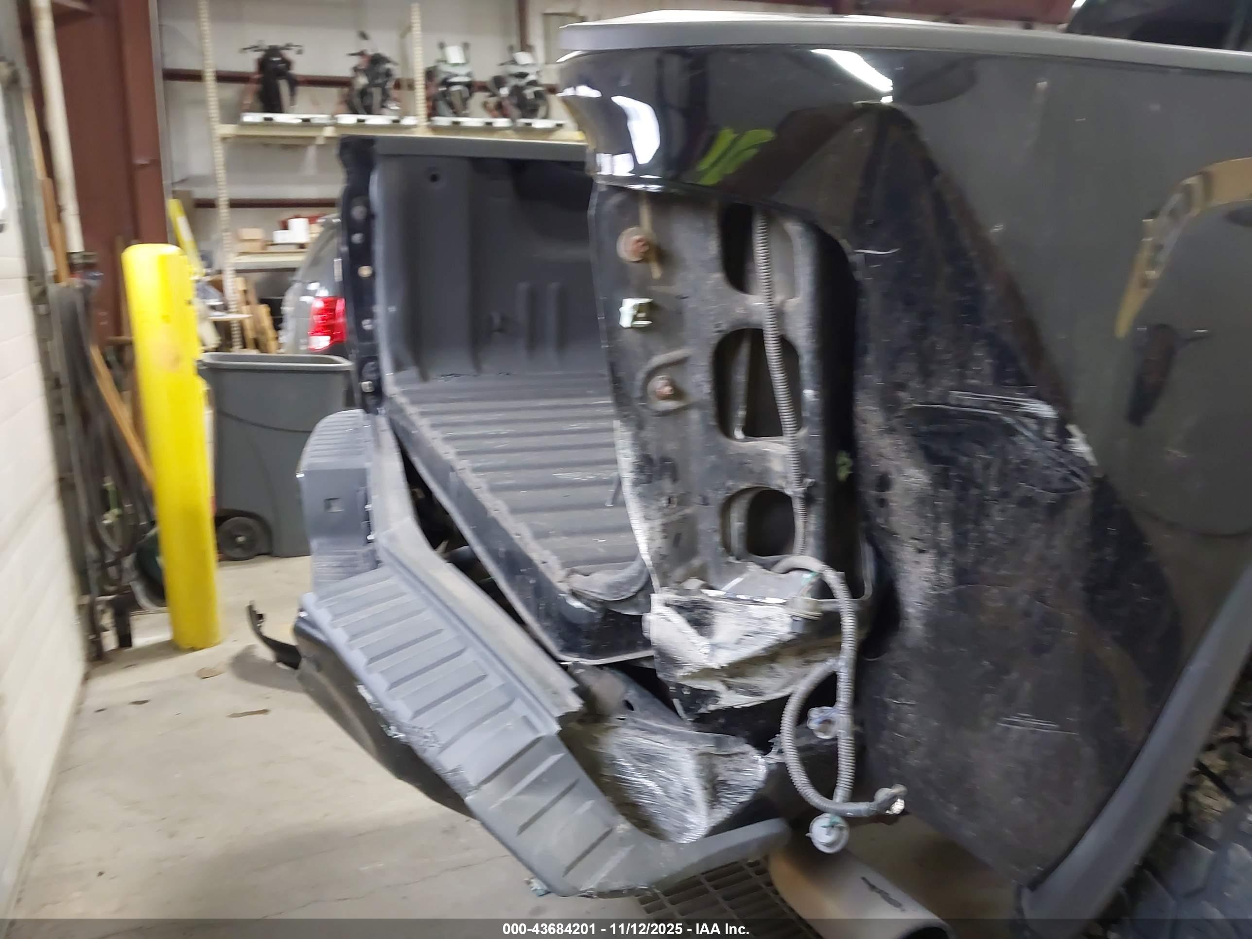 GMC SIERRA image 6