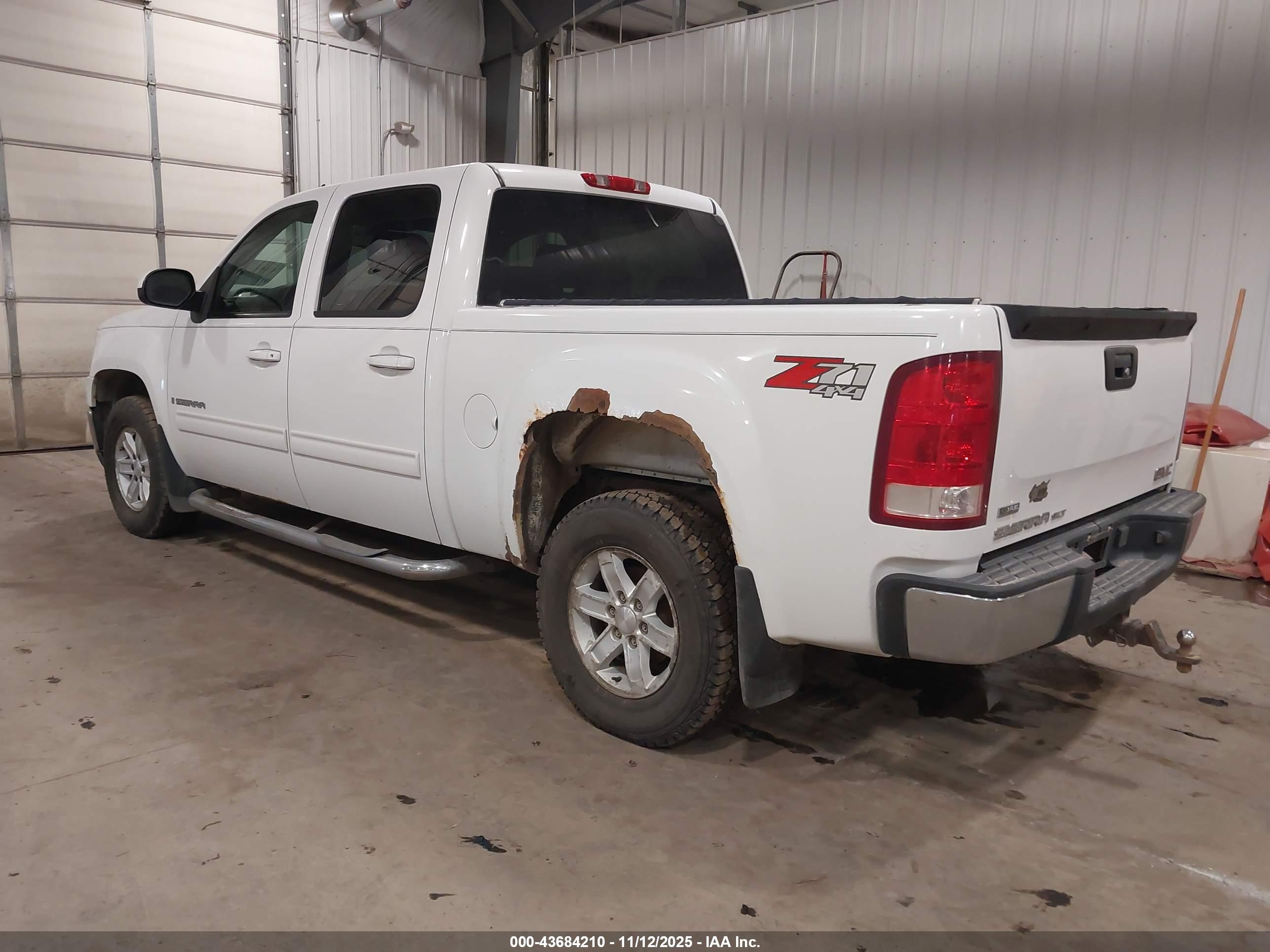 GMC SIERRA image 3